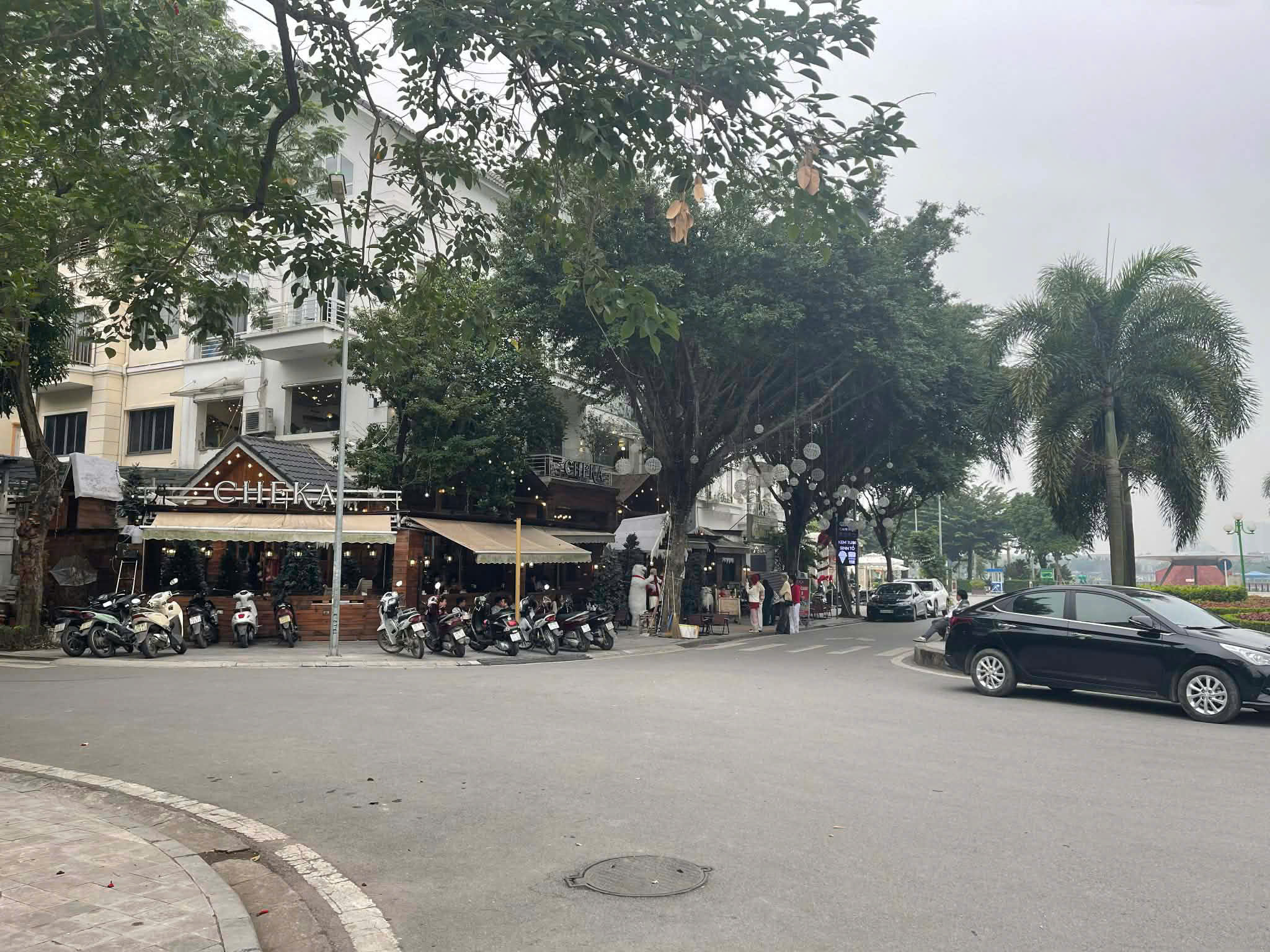  LÔ GÓC – MẶT PHỐ NGUYỄN VĂN LUYỆN – HÀ ĐÔNG – SÁT CẠNH CÔNG VIÊN THIÊN VĂN HỌC DT 200M2 