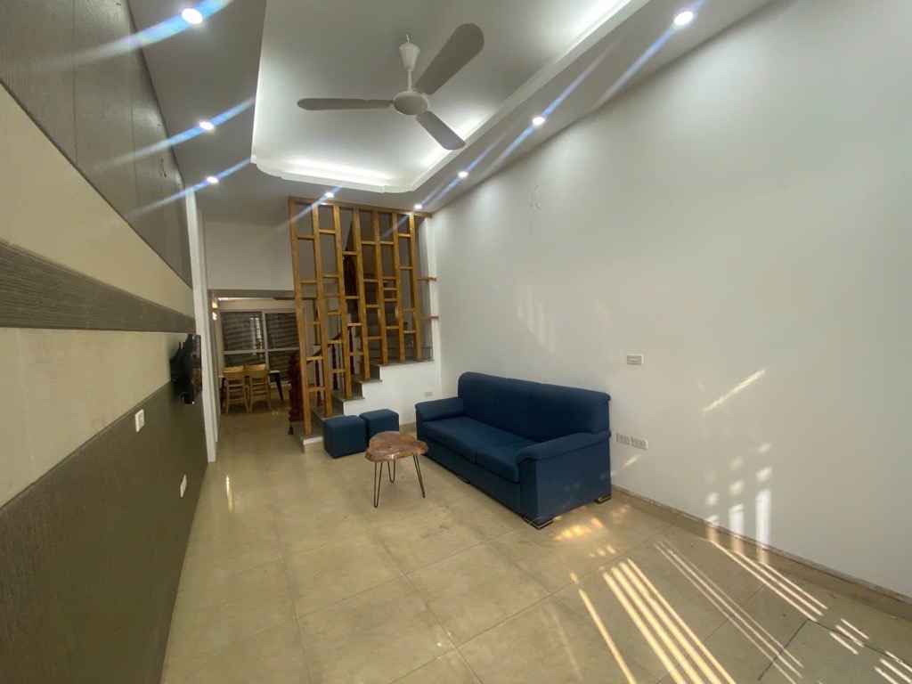  NHÀ ĐẸP HỒNG TIẾN Ở NGAY - GẦN PHỐ GẦN Ô TÔ - TẶNG NỘI THẤT - 30M 5 TẦNG NHỈNH 7 TỶ 