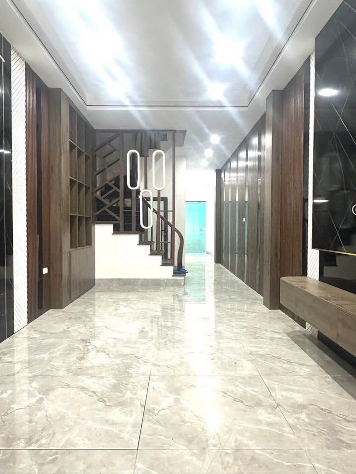  BÁN NHÀ MỚI TRUNG TÂM VIỆT HƯNG - LÔ GÓC 51M 5 TẦNG NHỈNH 8 TỶ 