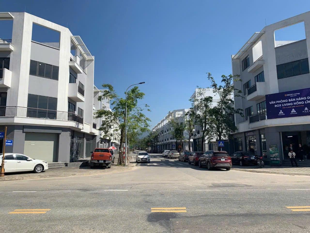  Cả đất cả nhà mặt đường Nguyễn Đổng Chi, Nam Hồng Lĩnh, Hà Tĩnh 155m2 chỉ 39,5 triệu/m2, sổ đỏ lâu dài. Liên hệ 0942683186 để biết thêm chi tiết! 