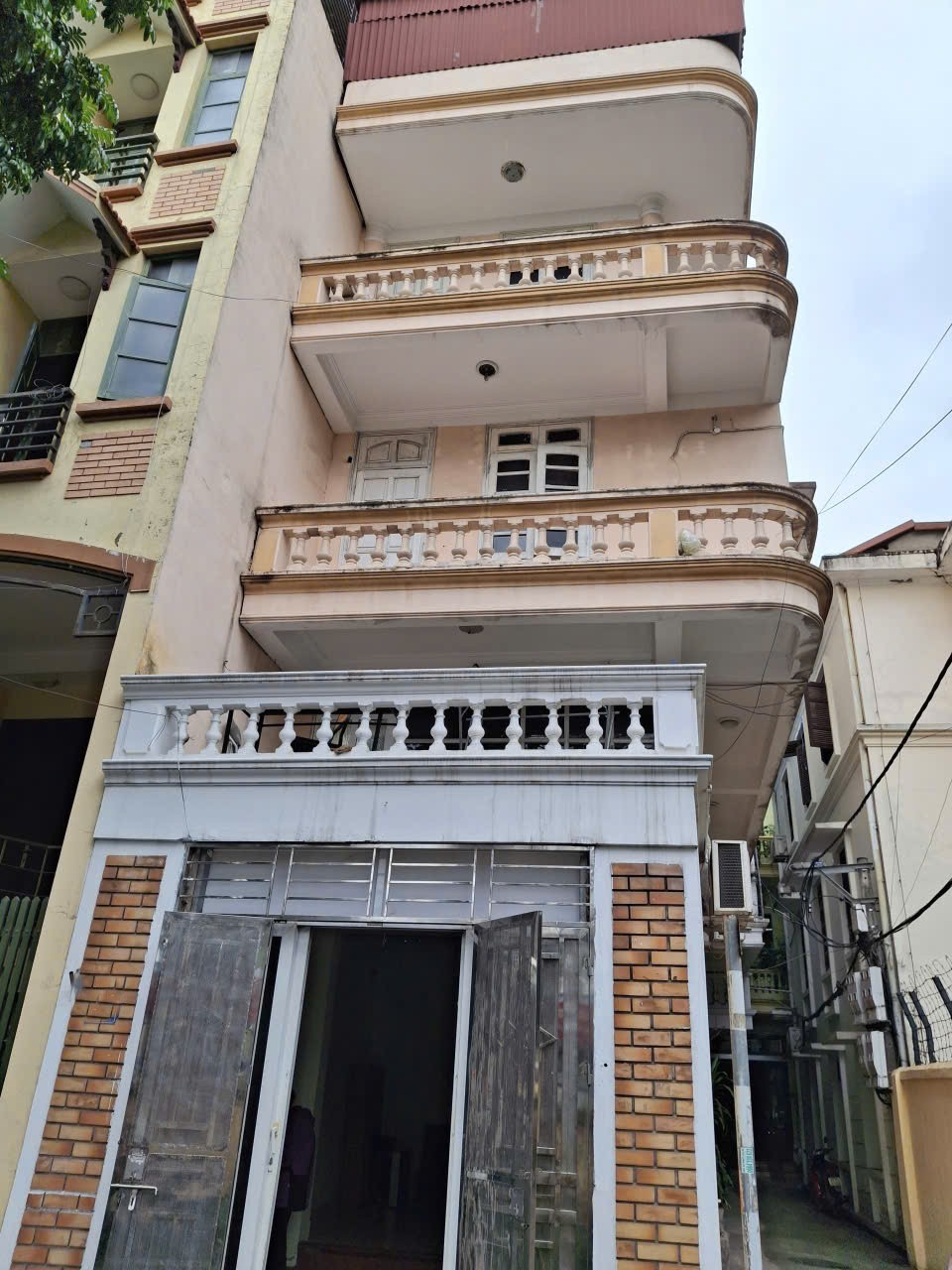  Cho thuê nhà Nguyễn Phong Sắc, 50m2 x 4 tầng, 20 Triệu 