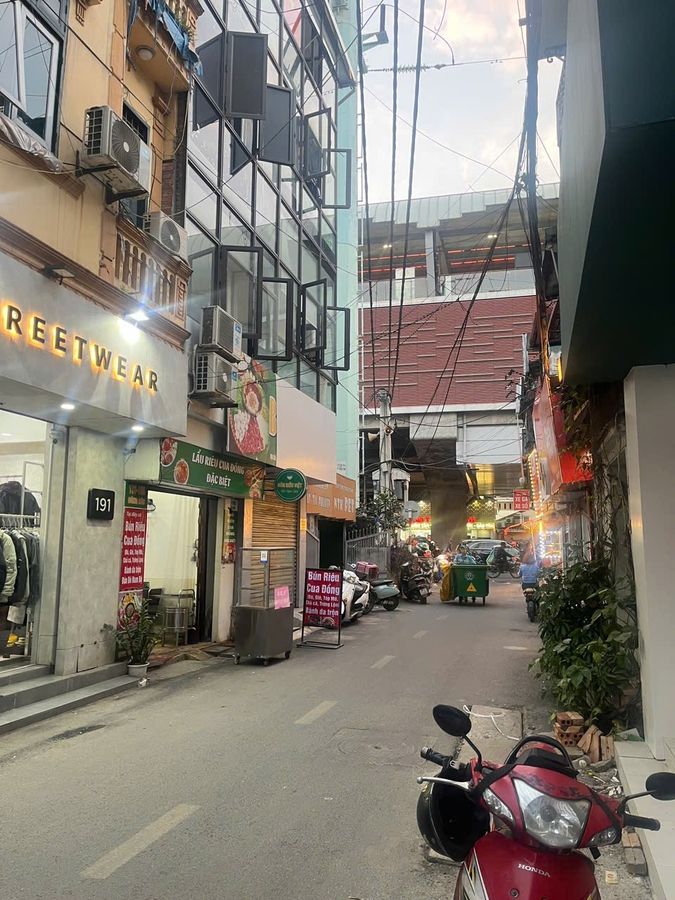  Bán Nhà Đông Các 54m2. 4 tầng. mặt tiền 6.3m. giá  31.5 Tỷ Đống Đa Hà Nội 