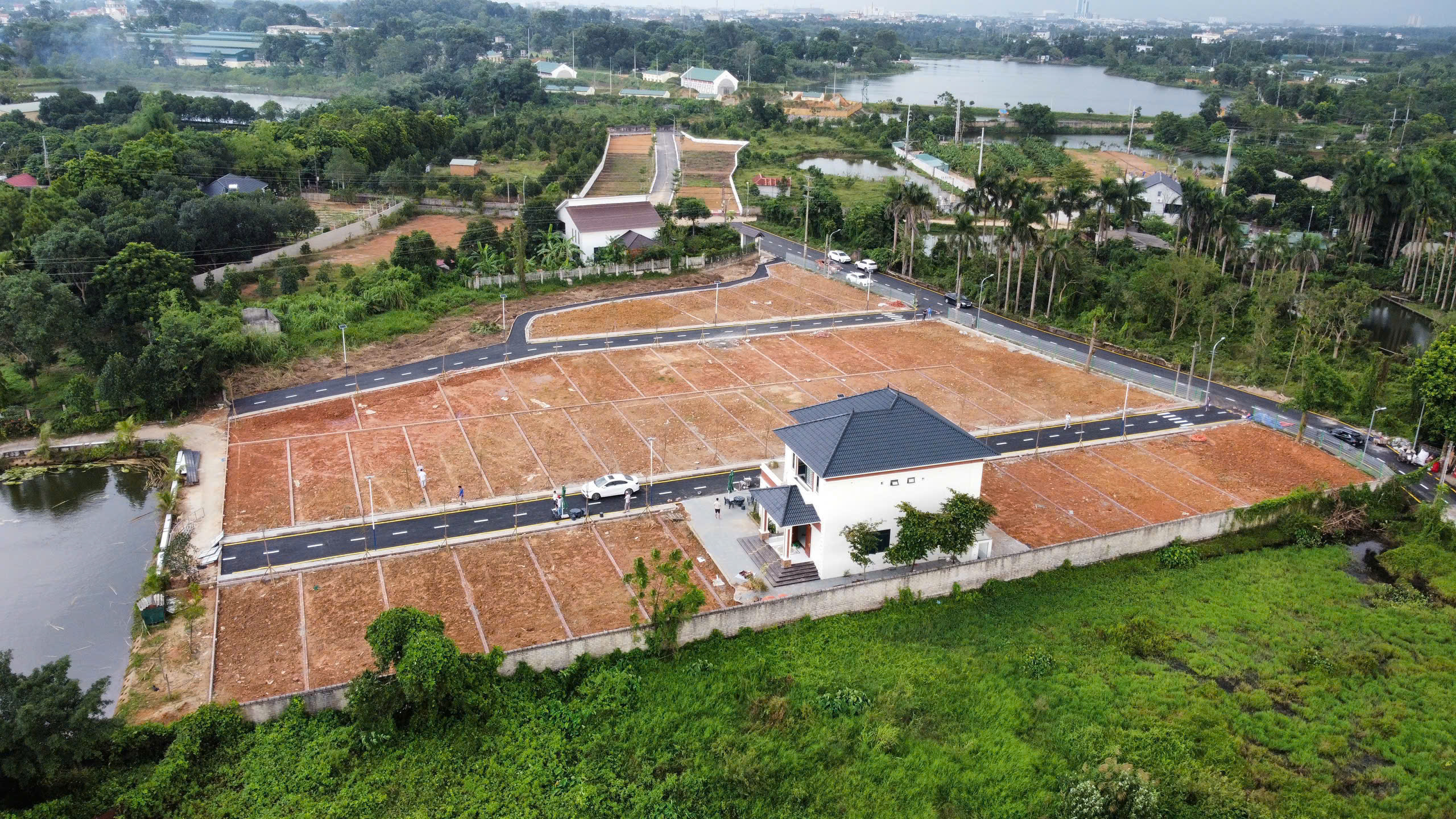  Chính chủ cần bán nhanh lô góc hoa hậu tại Hòa Lạc, dt 100m2, full thổ cư, gần QL21, khu CNC, ĐHQG 