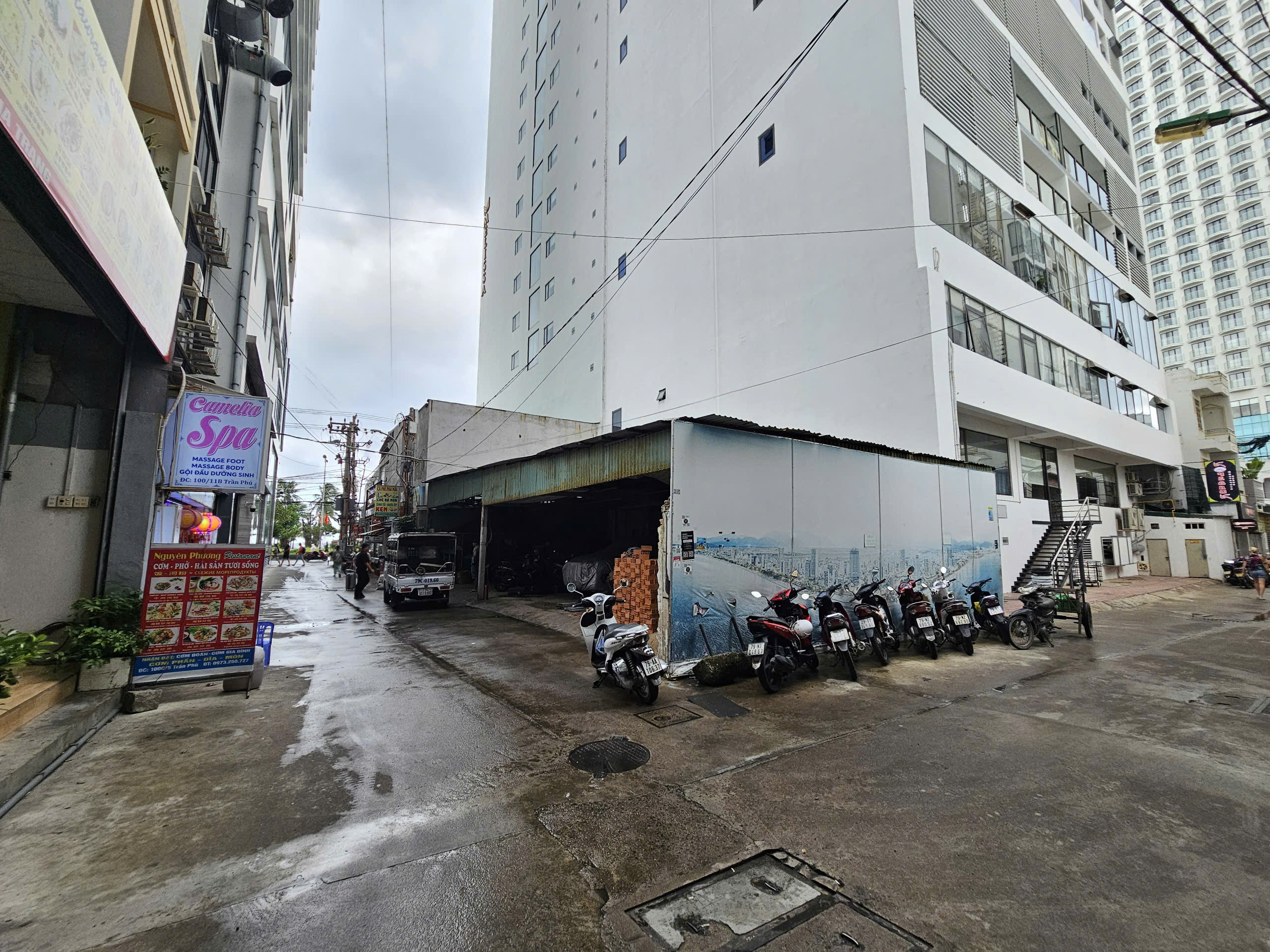  BÁN LÔ ĐẤT 2 MẶT TIỀN HẺM TRẦN PHÚ, NHA TRANG ( lộc Thọ cũ)
Hẻm 2 ô tô Trần Phú dt: 147,2m² giá: 38,27 tỷ lh e ạ 