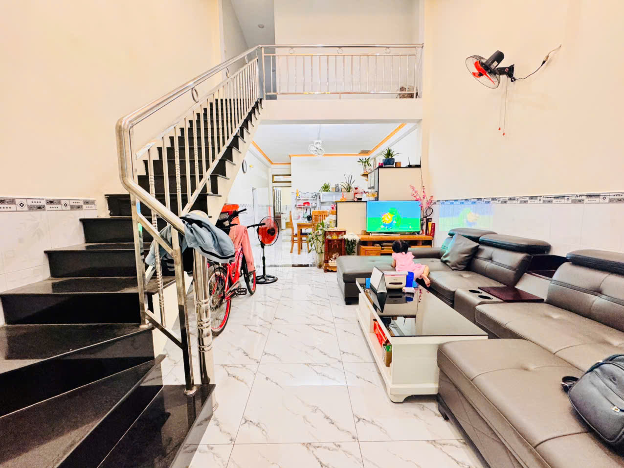  Bán nhà 2 Tầng Trung Tâm Dĩ An,SHR đường xe hơi,gần chợ Xóm Vắng 