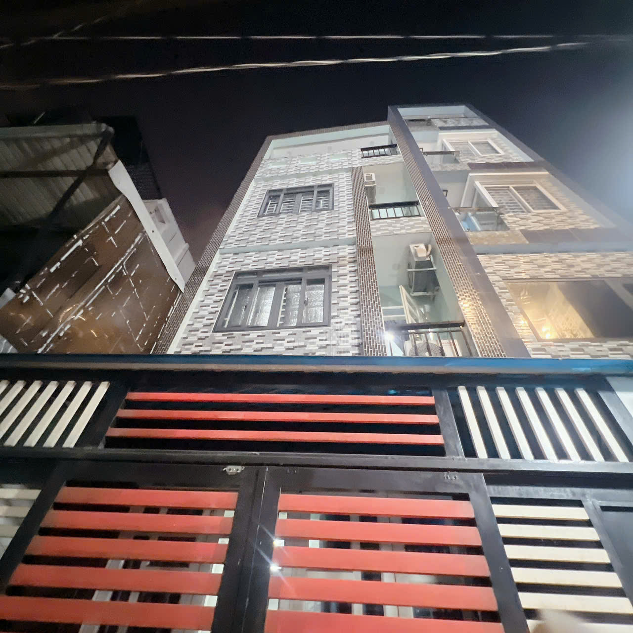  SÁT MẶT TIỀN KINH DOANH HOÀNG DIỆU KHÁNH HỘI  Q4 

DIỆN TÍCH SD 120 M2  CÓ 5 TỶ 