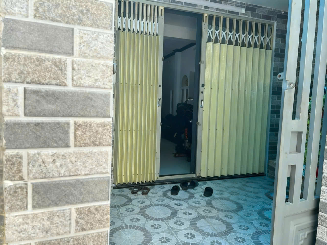  BÁN NHÀ ĐÚC BÊ TÔNG Q4 
NGANG 3.24 X18.7 M CÓ 4 TỶ 