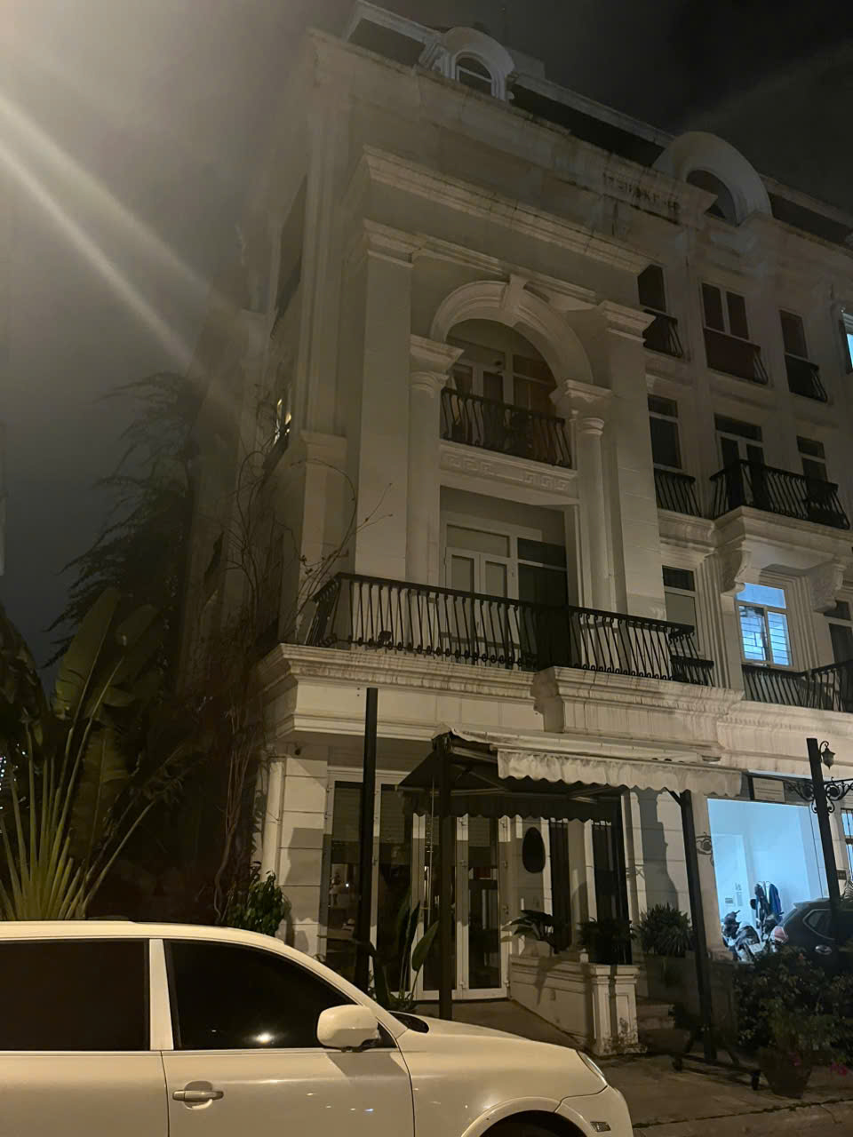  Chính chủ bán LK Louis City Đại mỗ, Nam Từ  Liêm. DT 96m x 5,5 tầng, lô góc. SĐCC. Giá 29 tỷ.  LH: 0964769634 