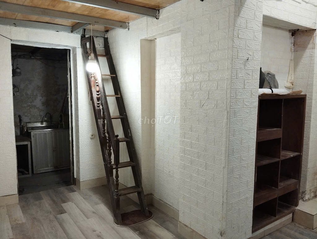  Chính chủ cho thuê nhà phố cổ số 9 Hàng Cót, thuận tiện cho việc đi lại gần chợ Đồng Xuân, gần Trường Thanh Quan, gần Bờ Hồ Hoàn Kiếm 