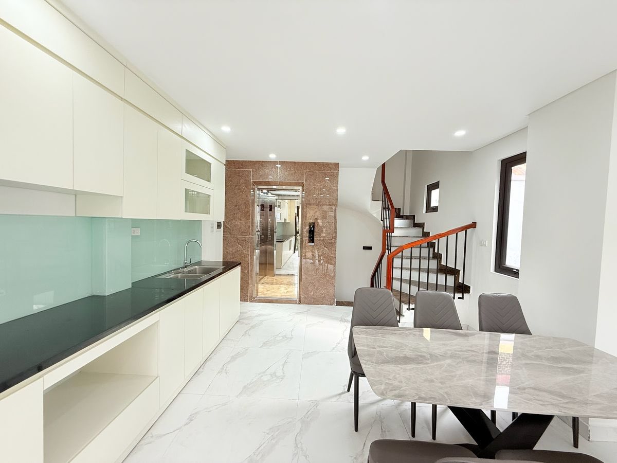  CHỈ 9 TỶ LÔ GÓC PHỐ SÀI ĐỒNG 55M2, 6T THANG MÁY, FULL NỘI THẤT, Ô TÔ CẠNH NHÀ 