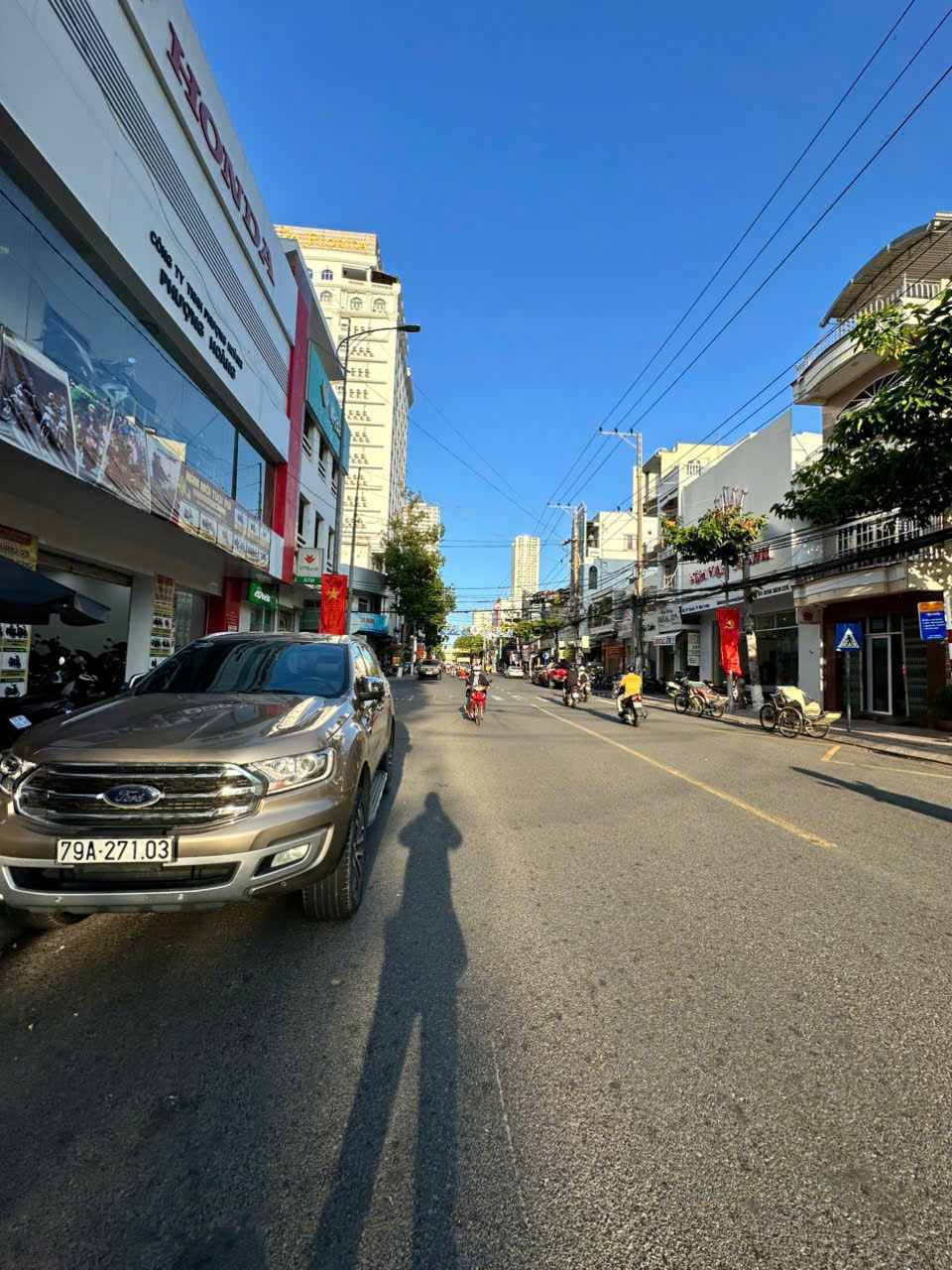  Bán Nhà 6 tầng mặt tiền đường Yersin Giá 27 Tỷ. Tp Nha Trang Diện tích : 111,1m2 mọi thông tin chi tiết vui lòng lh e để đi xem nhà 