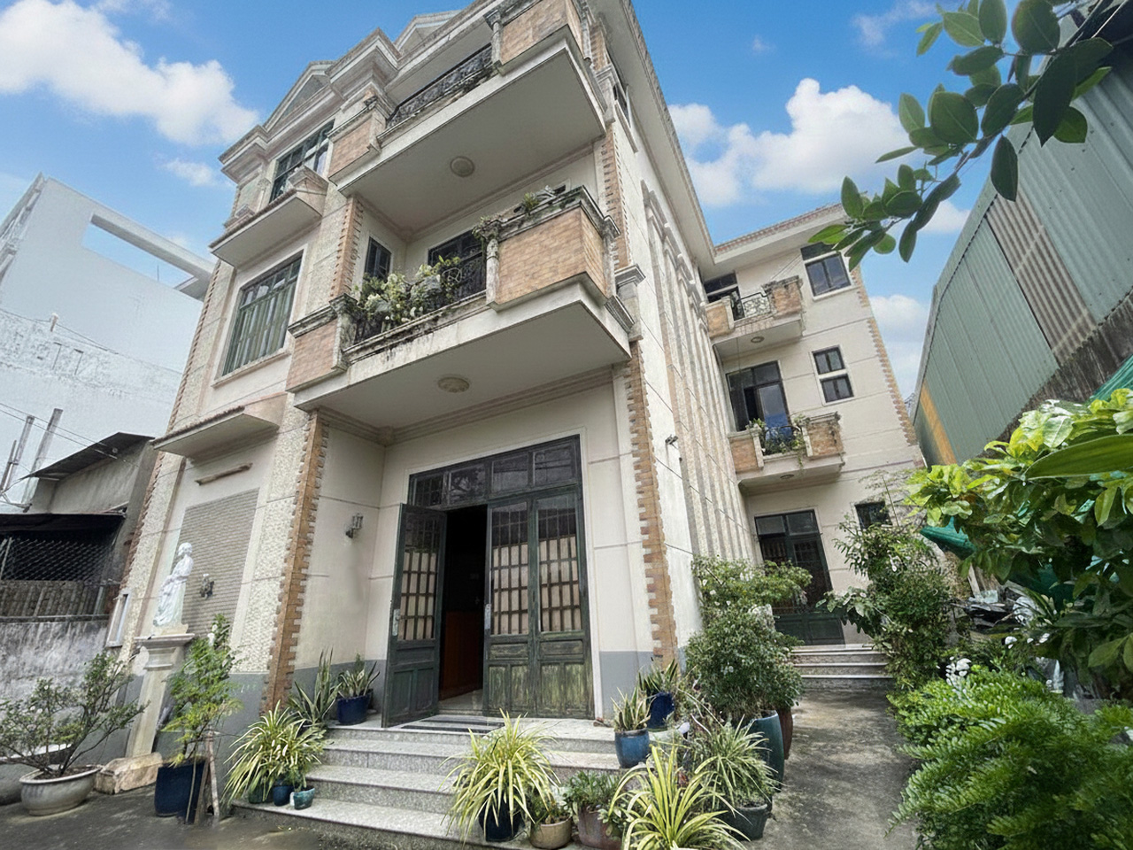  H1836 ???????? Giá ĐTư, Định cư bán Villa sát cầu Bến Phân Gò Vấp, SHR, Vuông, 14x20m 