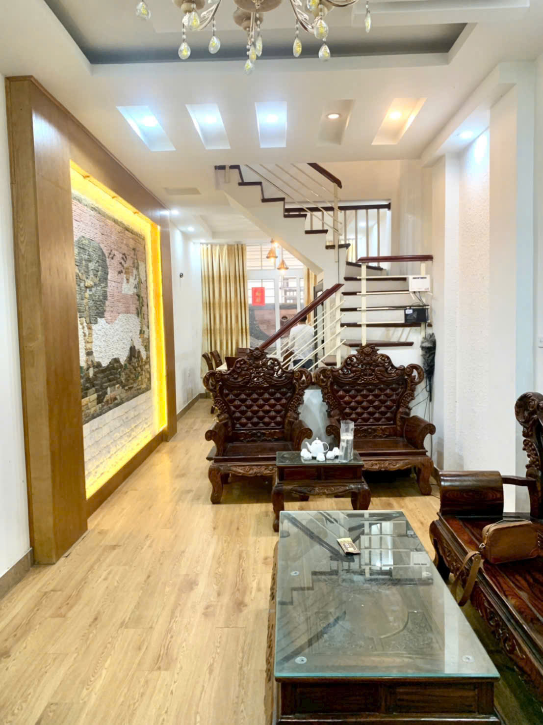  Cần bán nhà ngõ 290 Kim Mã, diện tích 51,5m x 4 tầng, sổ đỏ, đủ nội thất, giá 15.xxx tỷ có thương lượng, khách chỉ việc xách vali về ở đón Tết. LH 0862353074 e Cúc 