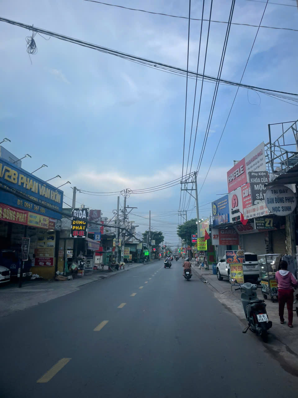  Bán đất mặt tiền 25x100m  giá 70 tỷ Đường Phan Văn Hớn 