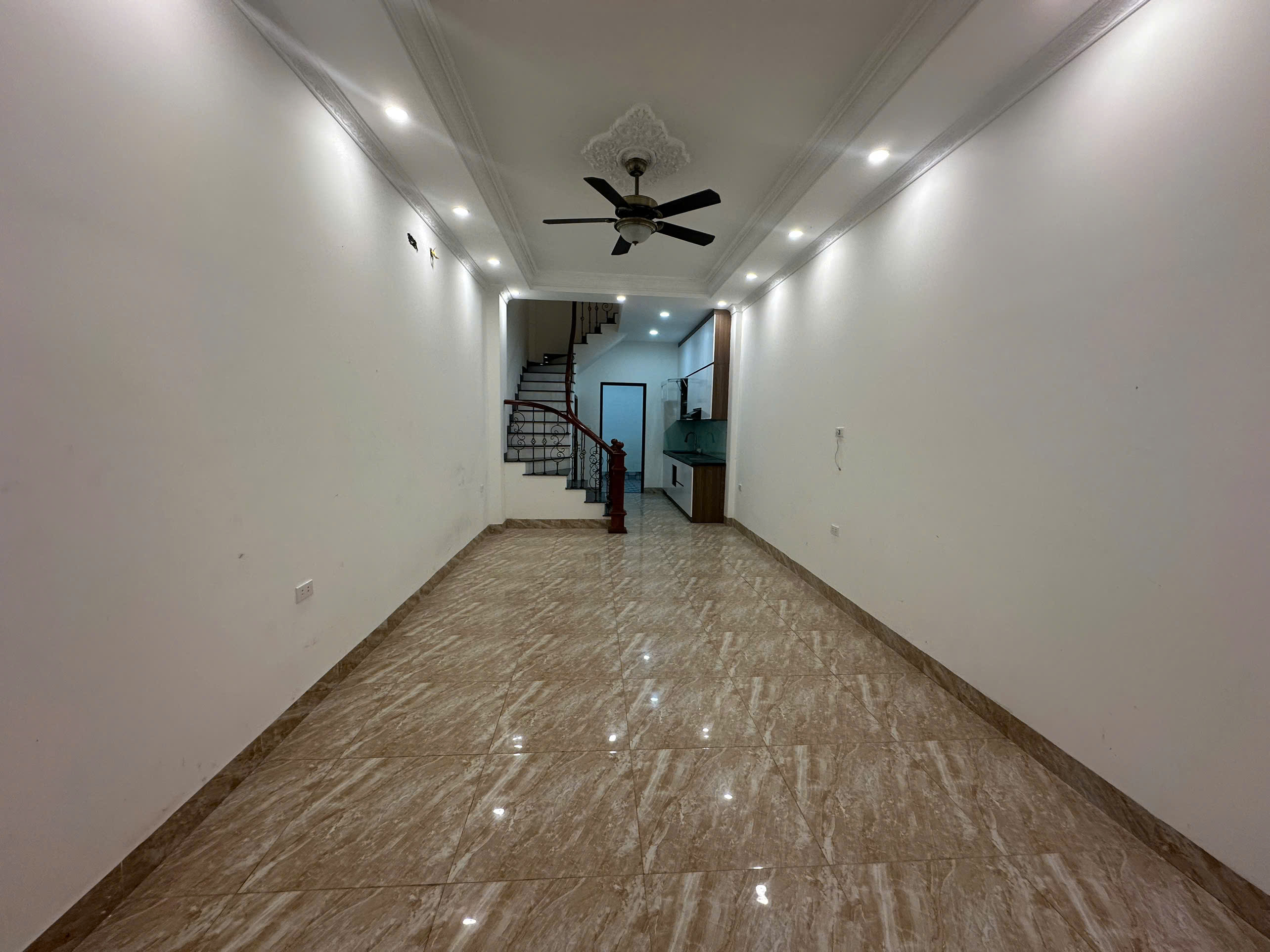  BÁN NHÀ BÁT KHỐI LONG BIÊN DT 54M2 VÀI BƯỚC RA Ô TÔ TRÁNH THOÁNG MÁT Ở SƯỚNG 