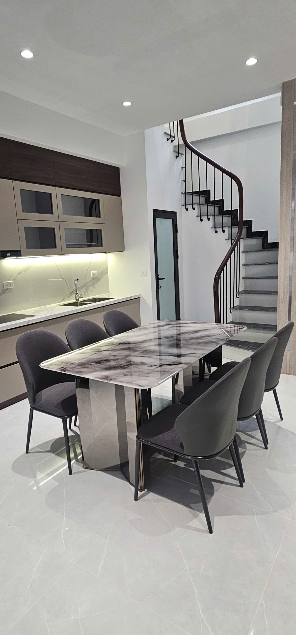  Bán nhà Thượng Thanh Long Biên diện tích 55m² nhà 5 tầng thang máy ở ngay 