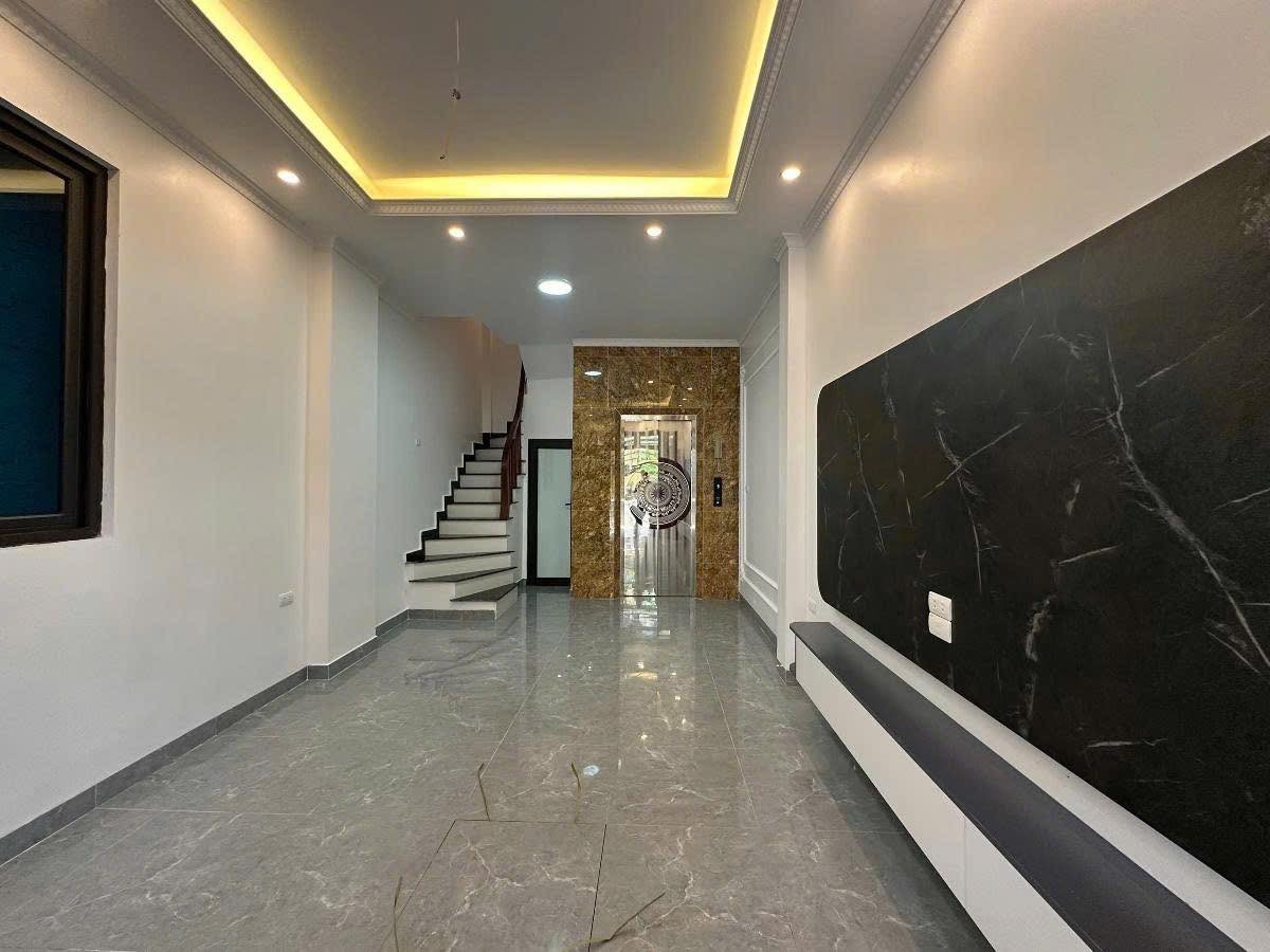  VÍP HOÀNG HOA THÁM- 45M 6T NHỈNH 12 TỶ- NHÀ MỚI- THANG MÁY-2 MẶT THOÁNG 