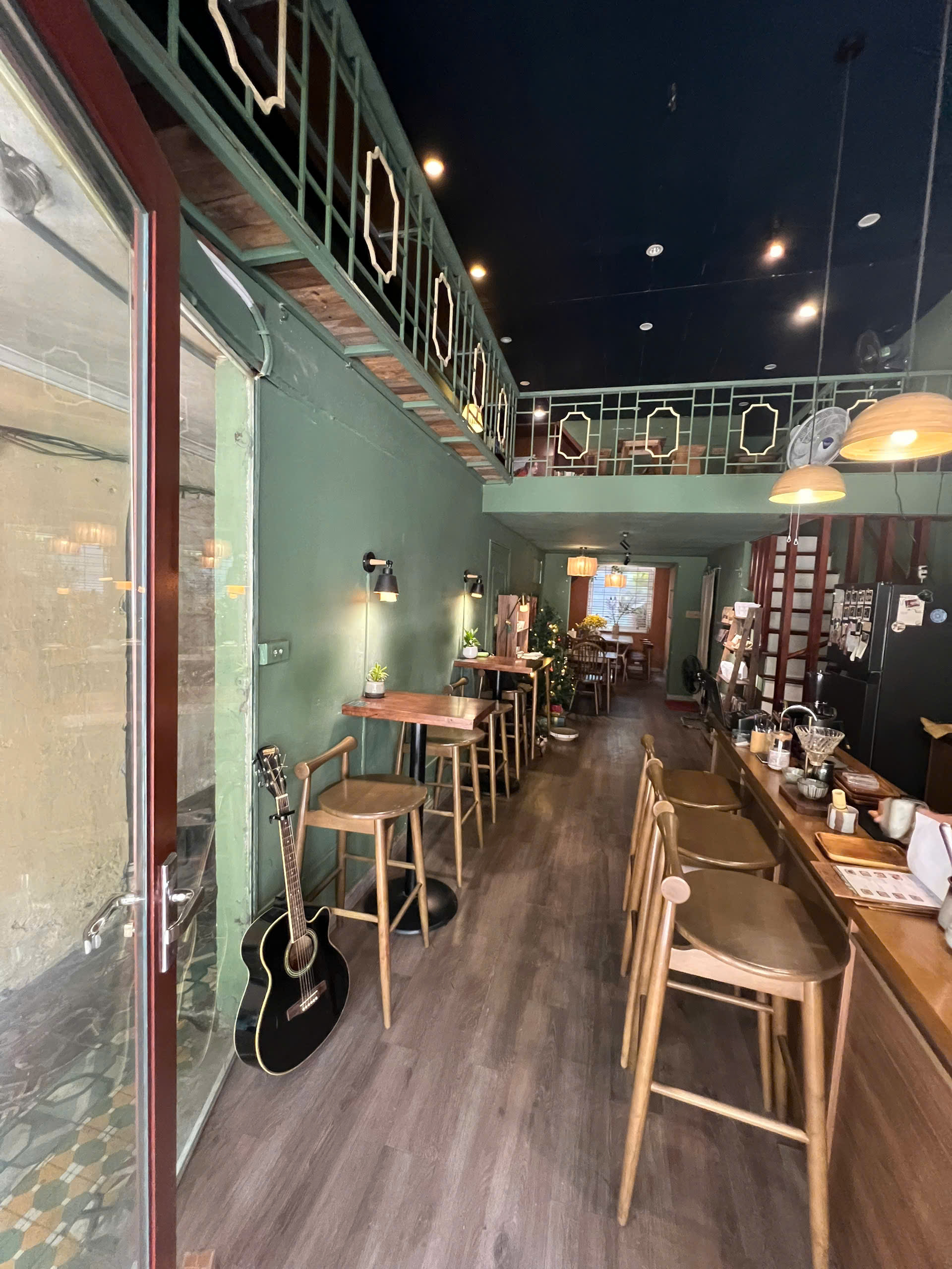  LinhHK cho thuê mặt phố Phùng Hưng – 40m², mặt tiền 3,5m, có gác lửng 