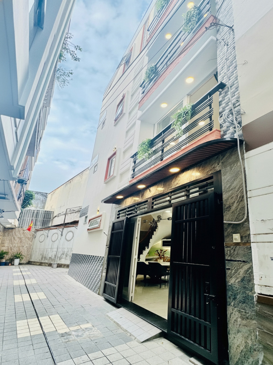  H1860 ???? nhà Bùi Văn Thêm Phú Nhuận, SHR, 4 tầng, 7.x tỷ 