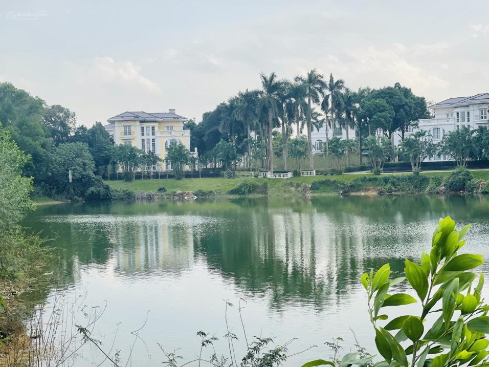  Mảnh đất view hồ siêu Vip vị trí trung tâm Hòa Lạc gần các trường đại học và khu công nghệ cao 