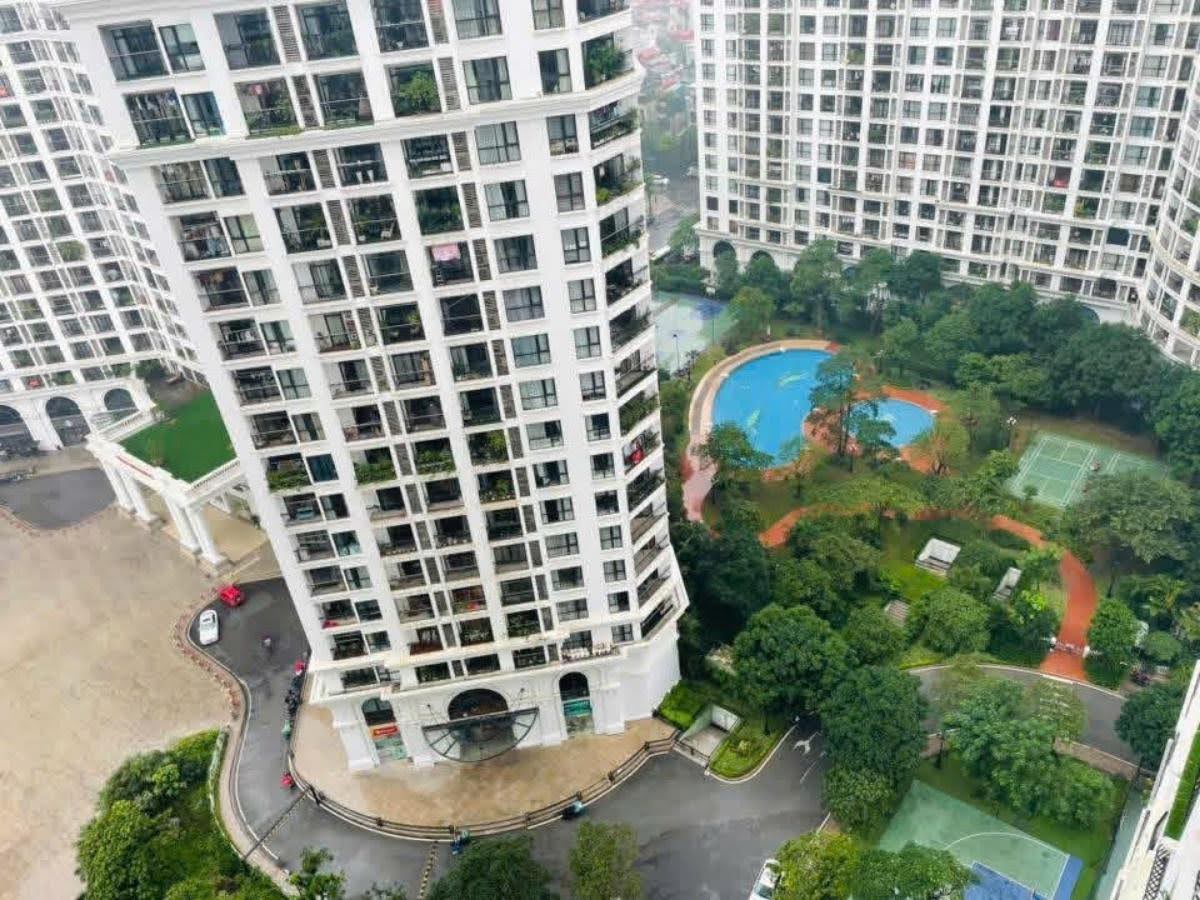  Căn hộ Chung cư RoyalCyti- 104m, Tầng 18- 3PN, 2WC, 2 ban công – Full nội thất- Giá 14,1 tỷ 