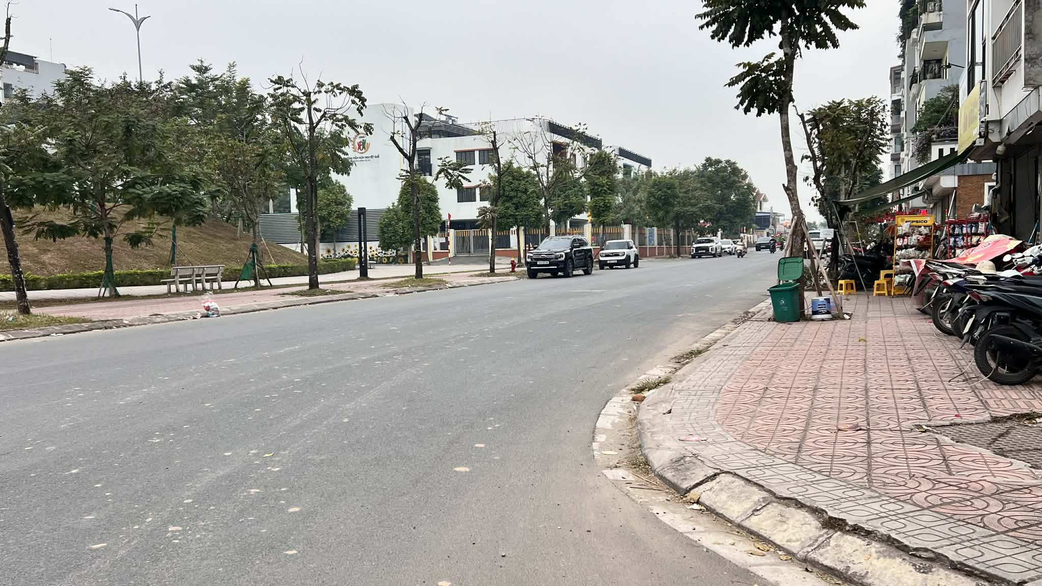  Liền kề Ngọc Thuỵ view vườn hoa, 140m x 7 tầng, MT 8m, vỉa hè rộng, đường trước nhà 10m 