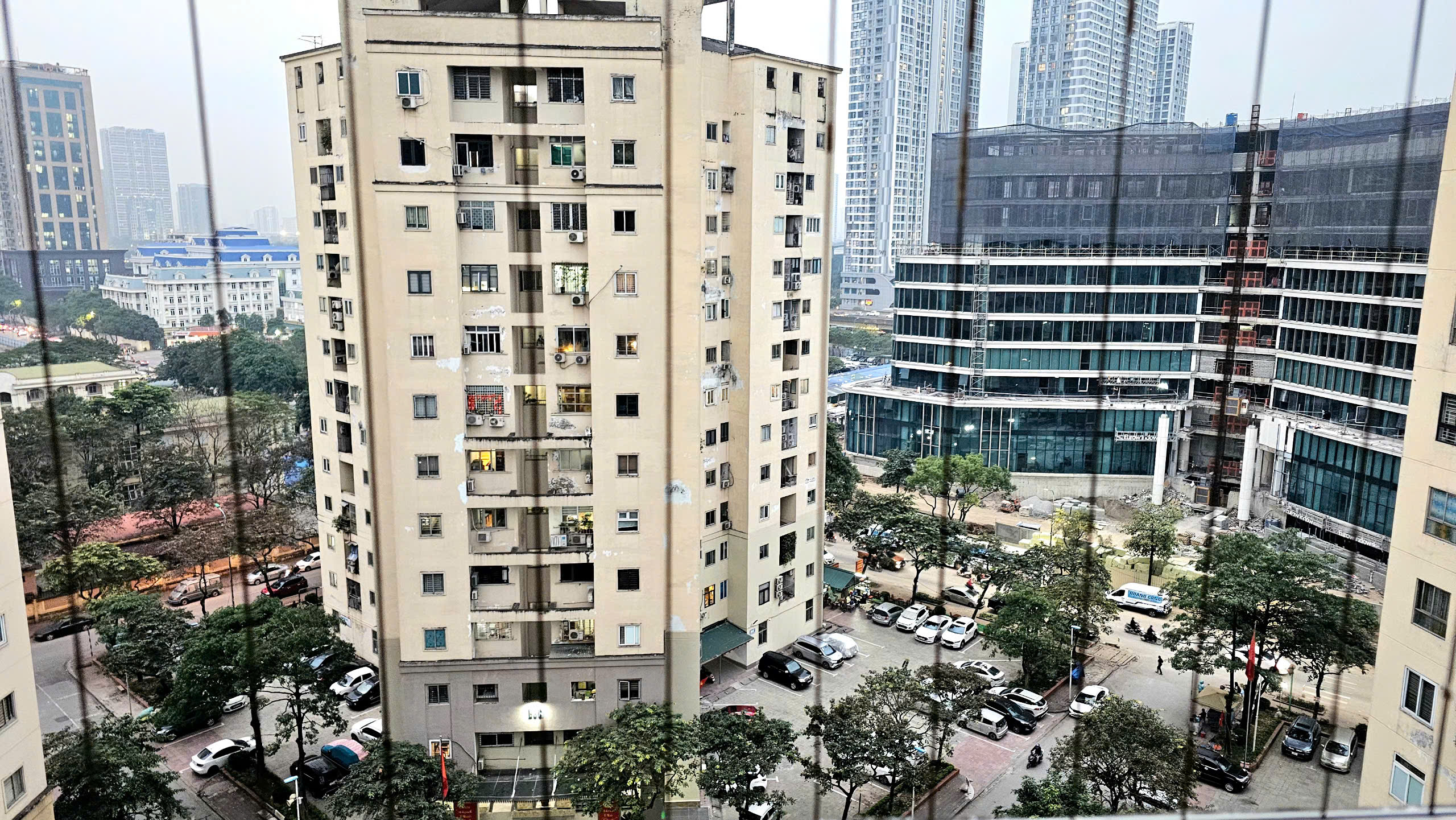  Cần bán căn hộ chung cư Nam Trung Yên 78m2, 2 ngủ, SĐCC tầng trung đẹp, lô góc 