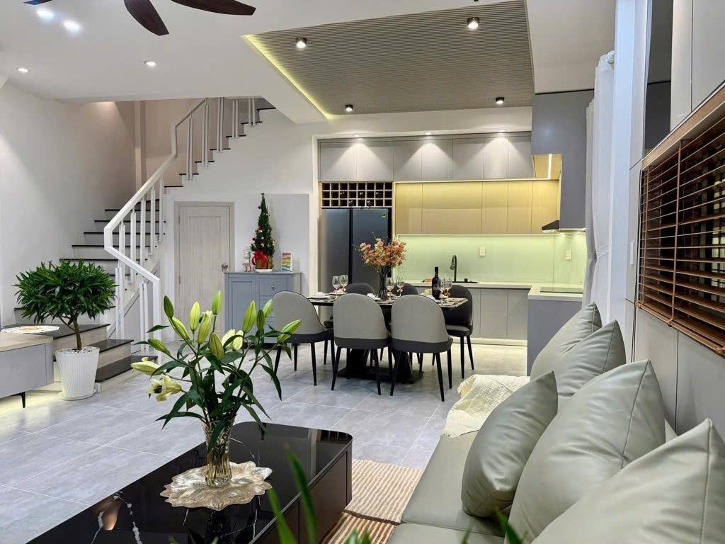  Nhà 3 tầng 2 mặt kiệt sau Huỳnh Ngọc Huệ, Vào ở Ngay - Giá nhỉnh 5 tỷ 