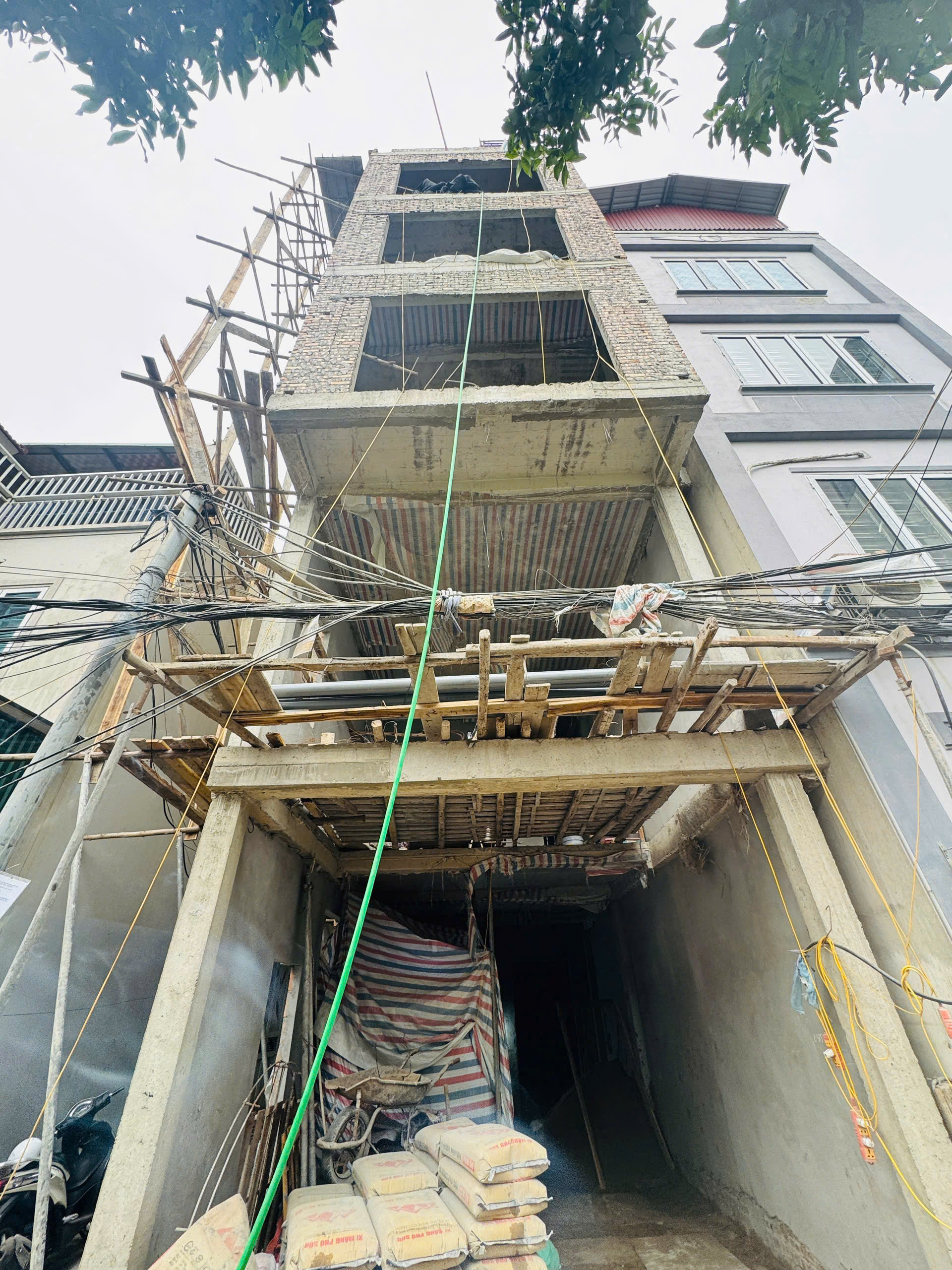  Thạch Bàn nhà siêu đẹp  DT 50m x 8 tầng  MT 4.5m  Giá chỉ hơn 13 tỷ 