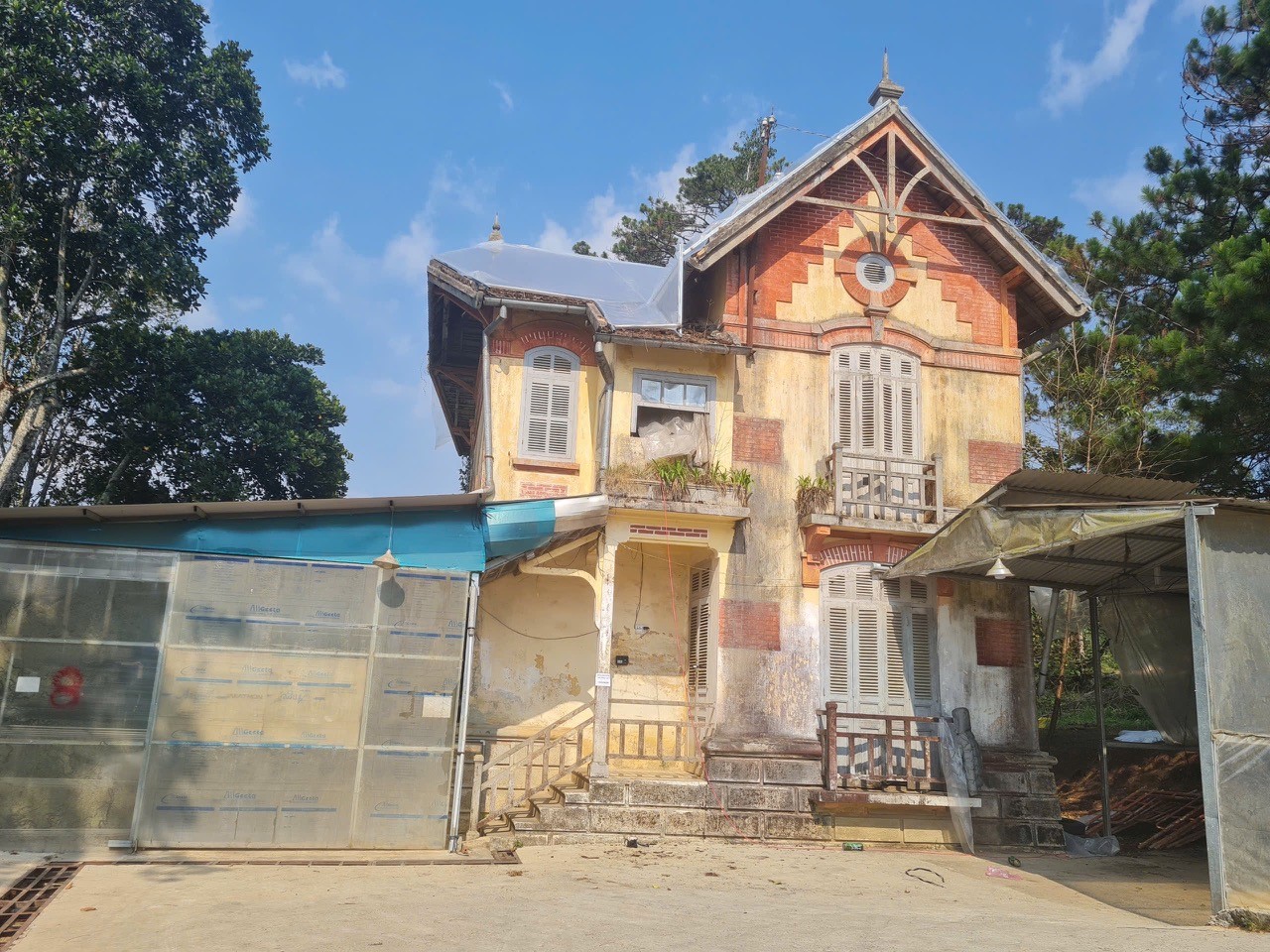  NHÀ ĐẸP- GIÁ ĐẦU TƯ- BÁN GẤP CĂN VILLA Tại Phường 4, TP Đà Lạt 