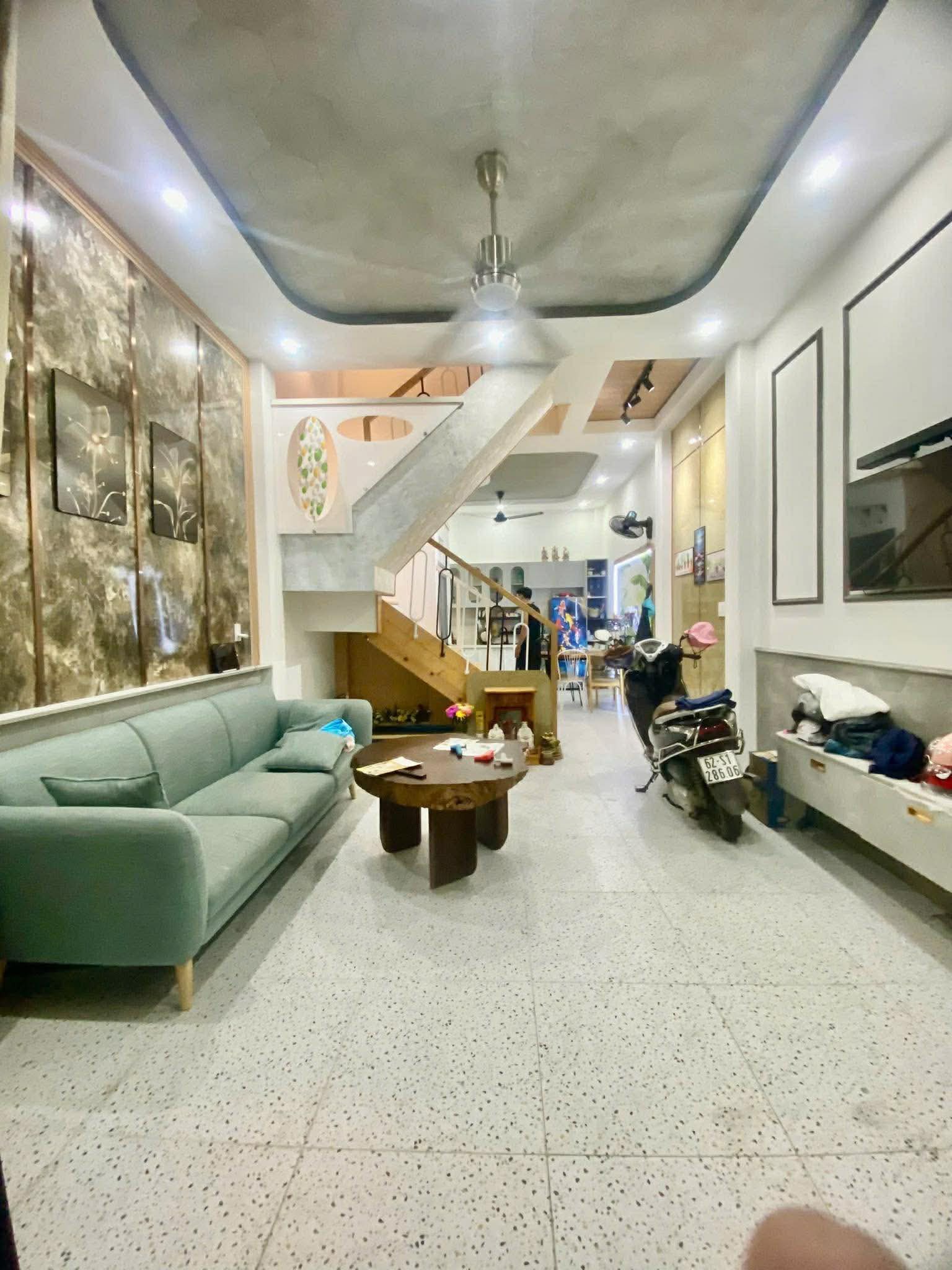  BÁN NHÀ 4 TẦNG GẦN CHỢ, GẦN BẾN XE BUÝT HIỆP THÀNH, QUẬN 12 