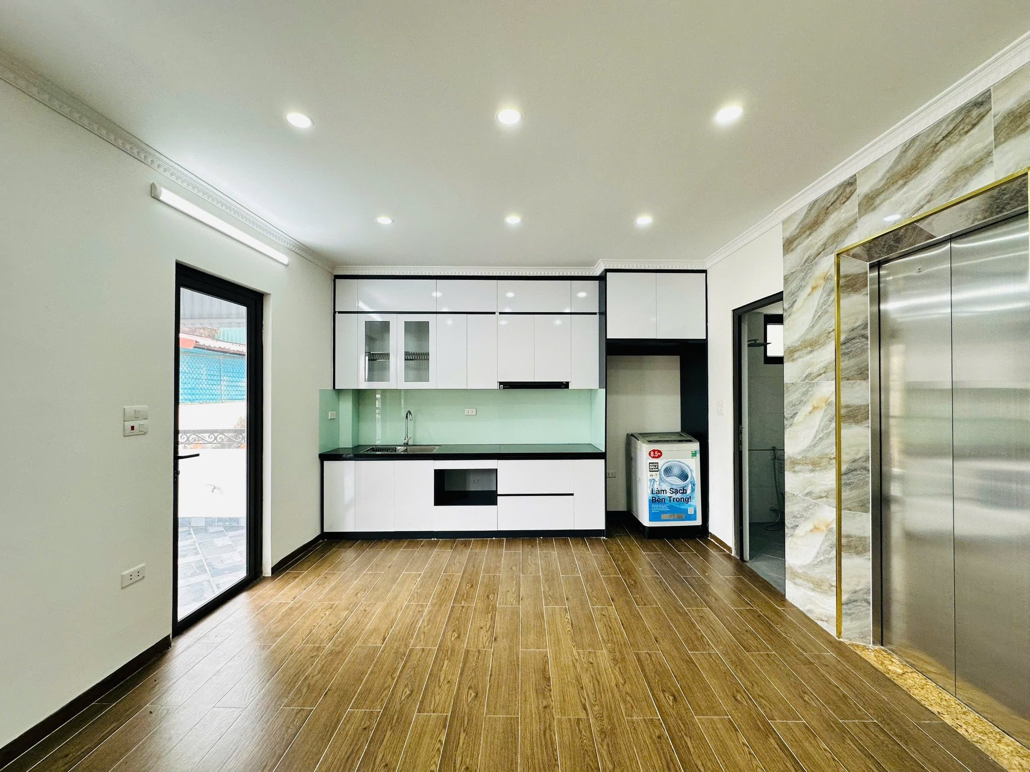  SIÊU ĐẸP PHỐ HOÀNG HOA THÁM 40M 6T,MT 4,6 GIÁ 12,3 TỶ - NHÀ MỚI -LÔ GÓC -THANG MÁY- FULL NỘI THẤT 