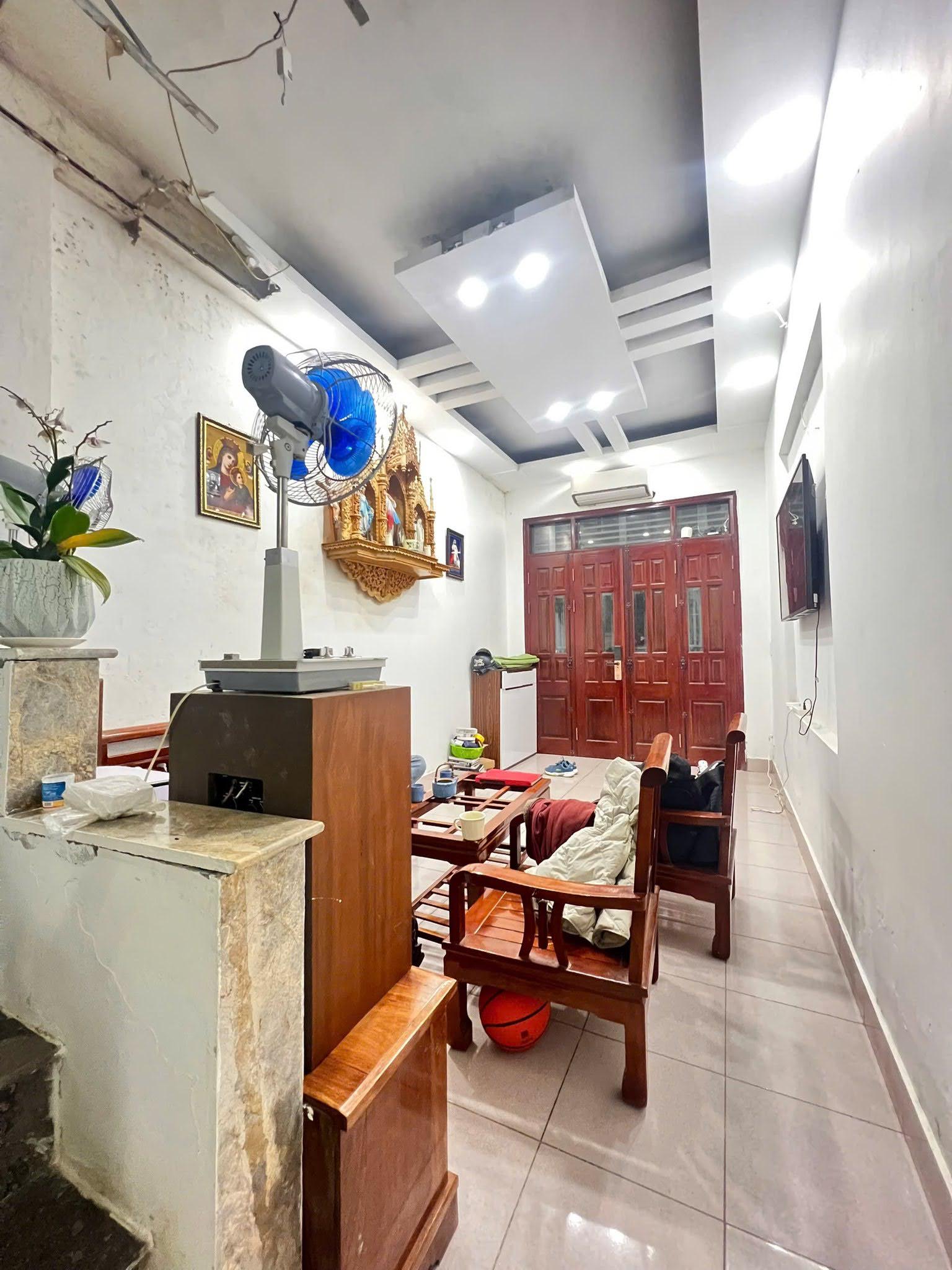  Cần bán gấp, nhà Phố Thanh Liệt-Lô góc- 40m*5 tầng*4mMT- Ngõ thông- Kinh doanh. Giá 9 tỷ 