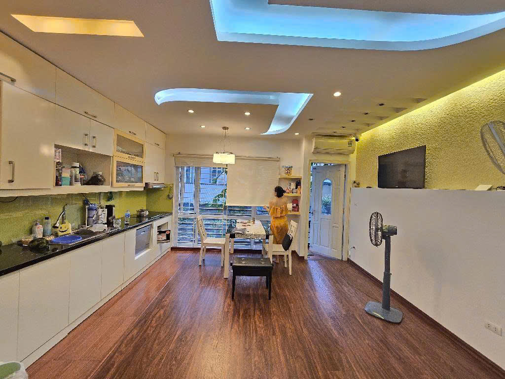  ???? Nhà Mễ Trì 2 Mặt Thoáng – Ô Tô Đỗ Cửa, Ở Lâu Dài
 LH 0972•078•667 