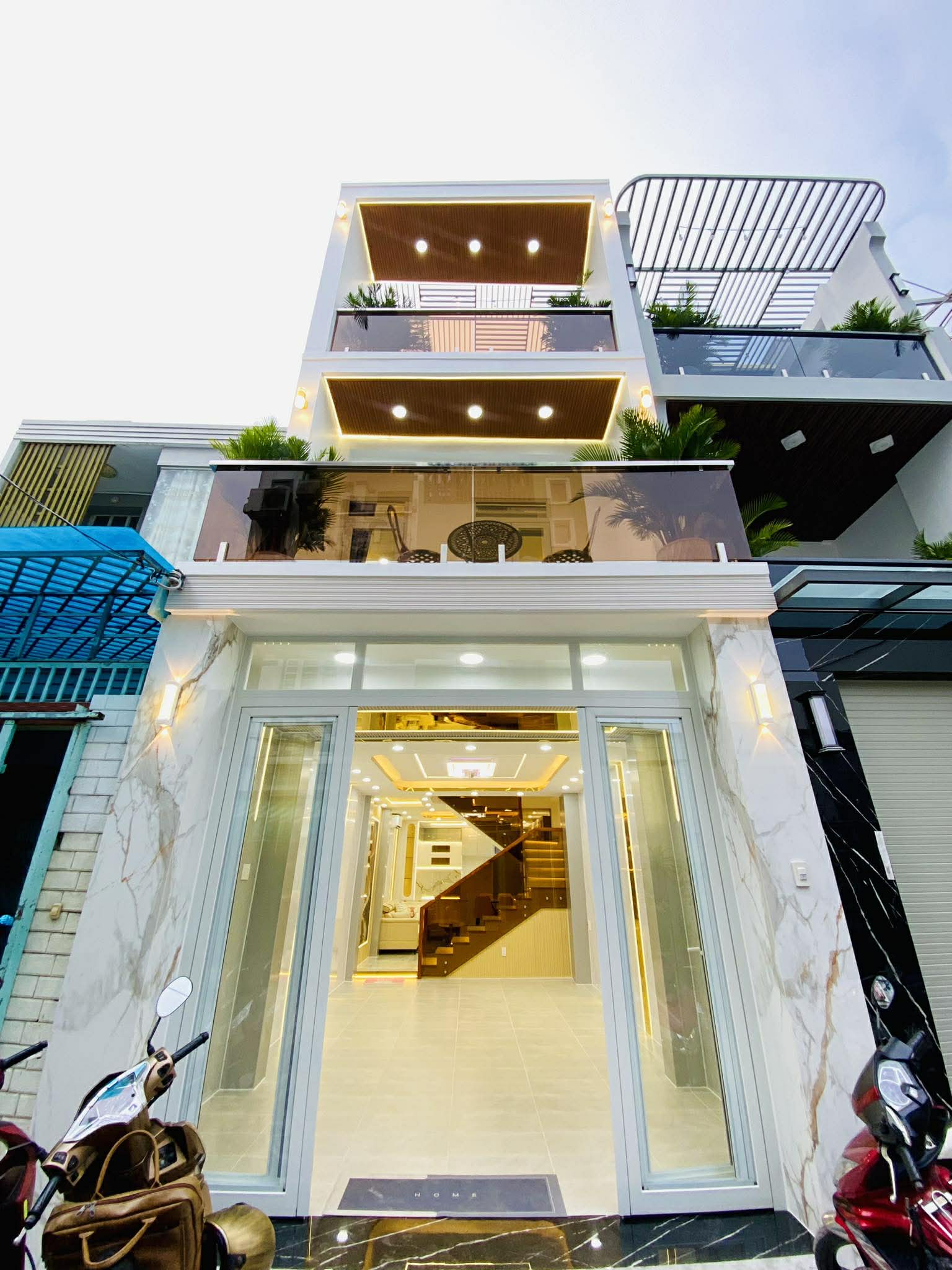  Cần bán nhà phố 1 trệt 2 lầu có sân thượng vừa hoàn thiện  giá rẻ 