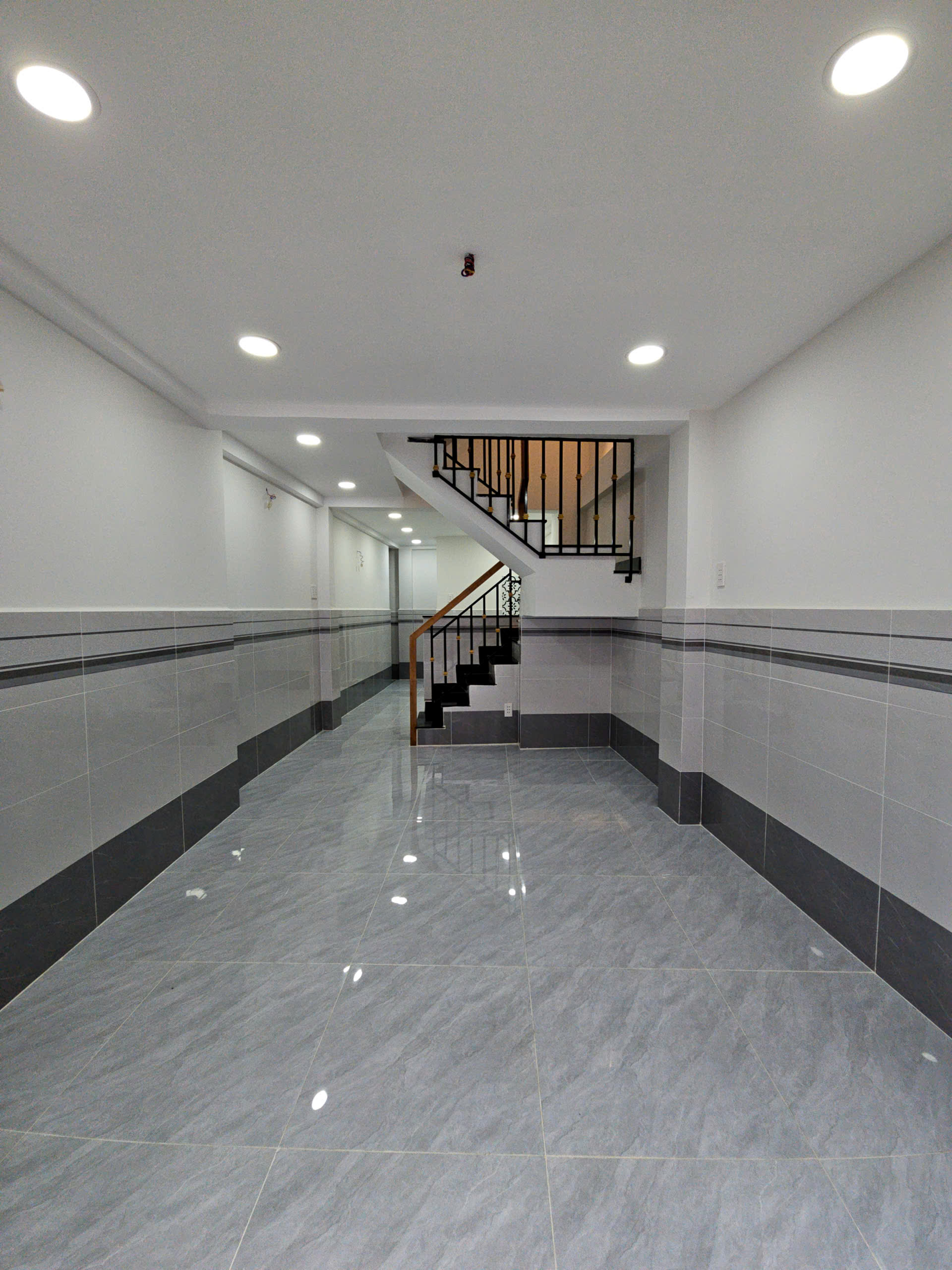  bán nhà ngay sát mặt tiền khánh hội - hoàng diệu trung tâm Q4
cạnh Q1 Q2 Q3 có 3 phút chạy xe 
DIỆN TÍCH SD 116 M2 CÓ 5 TÊ 