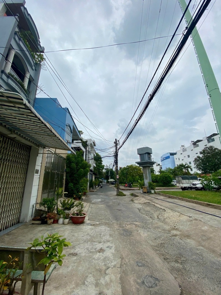  KHÔNG CÓ CĂN THỨ 2 - NGAY TRUNG TÂM  - NHÀ 4 TẦNG HẺM XE TẢI - THÔNG TỨ TUNG 