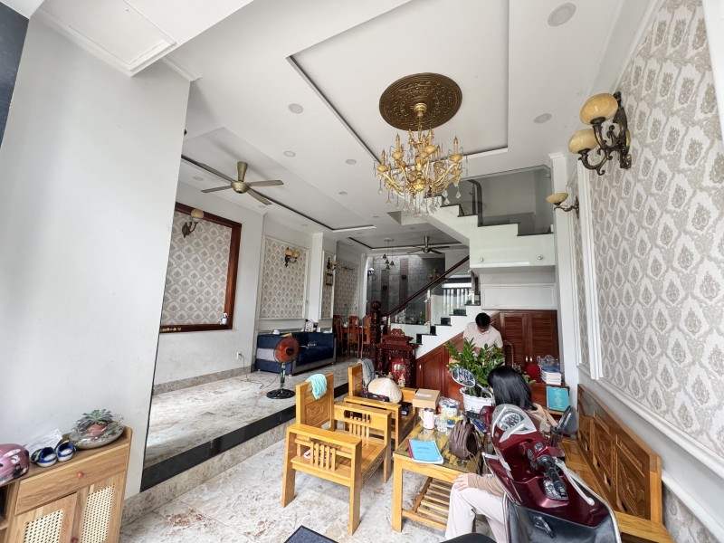  Bán nhà 4 tầng trong ngõ Làng Tăng Phú, Q.9, Thủ Đức, TP HCM. DT 61m2, giá 7,99  tỷ, sổ hồng, 4PN, 4WC. Liên hệ 0933125879. 