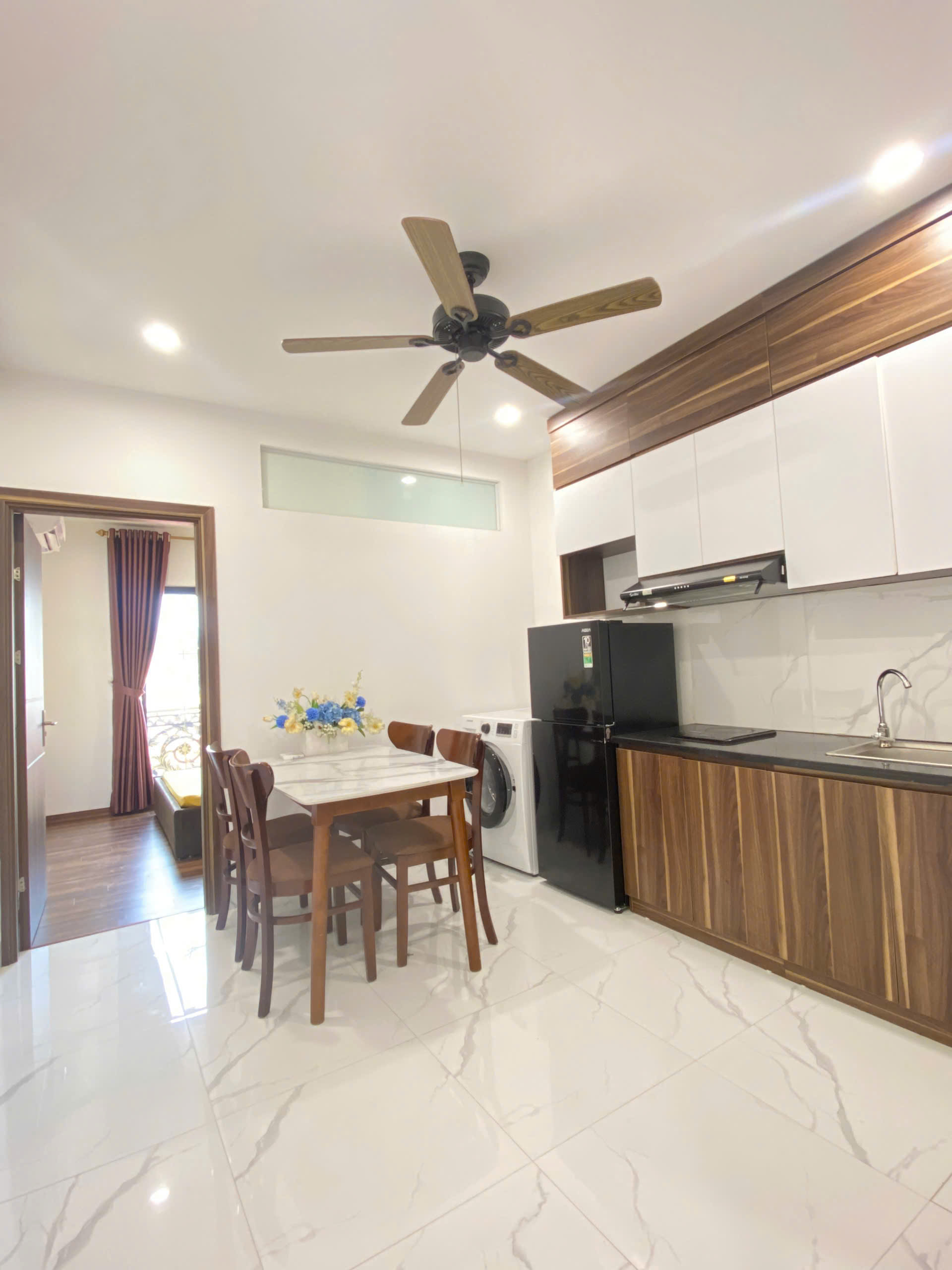  Cho thuê 1pk 1pn Full đồ cực đẹp thoáng ban công tại 98 Thái Hà, Đống Đa 