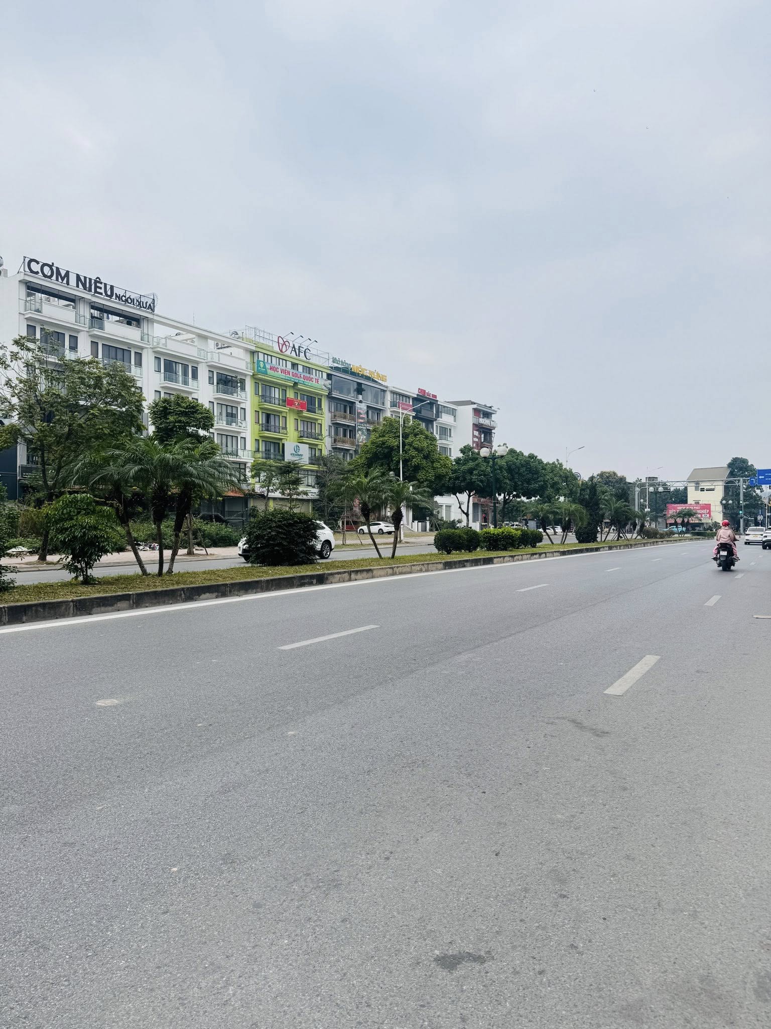  MẶT PHỐ HỒNG TIẾN 170M2 LÔ GÓC, MT 15M, VIEW TRIỆU ĐÔ, DÒNG TIỀN CAO - 1XX TỶ 