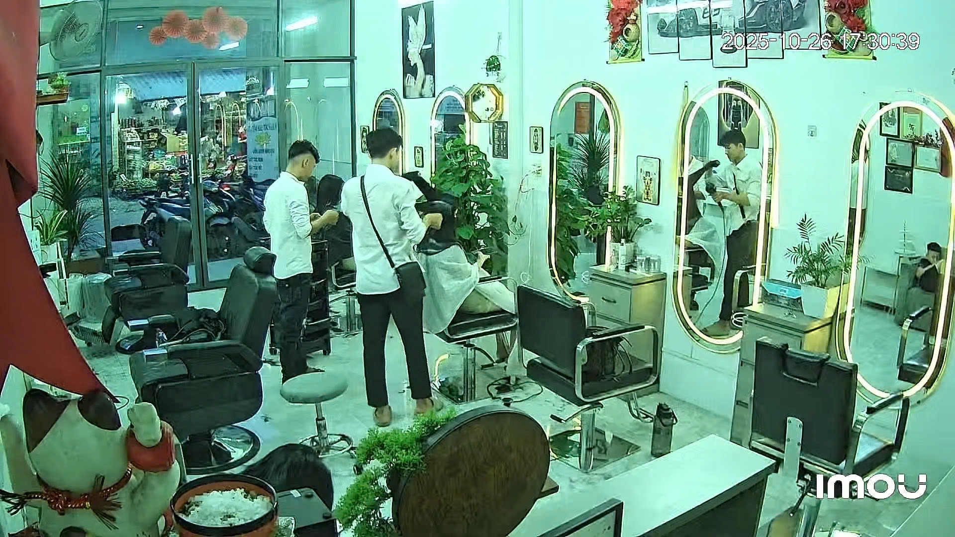  Do Mình Làm 2 Nghề Lên Không Quản Lý Được, mình cần thanh lý toàn bộ thiết bị và nội thất salon đang sử dụng 