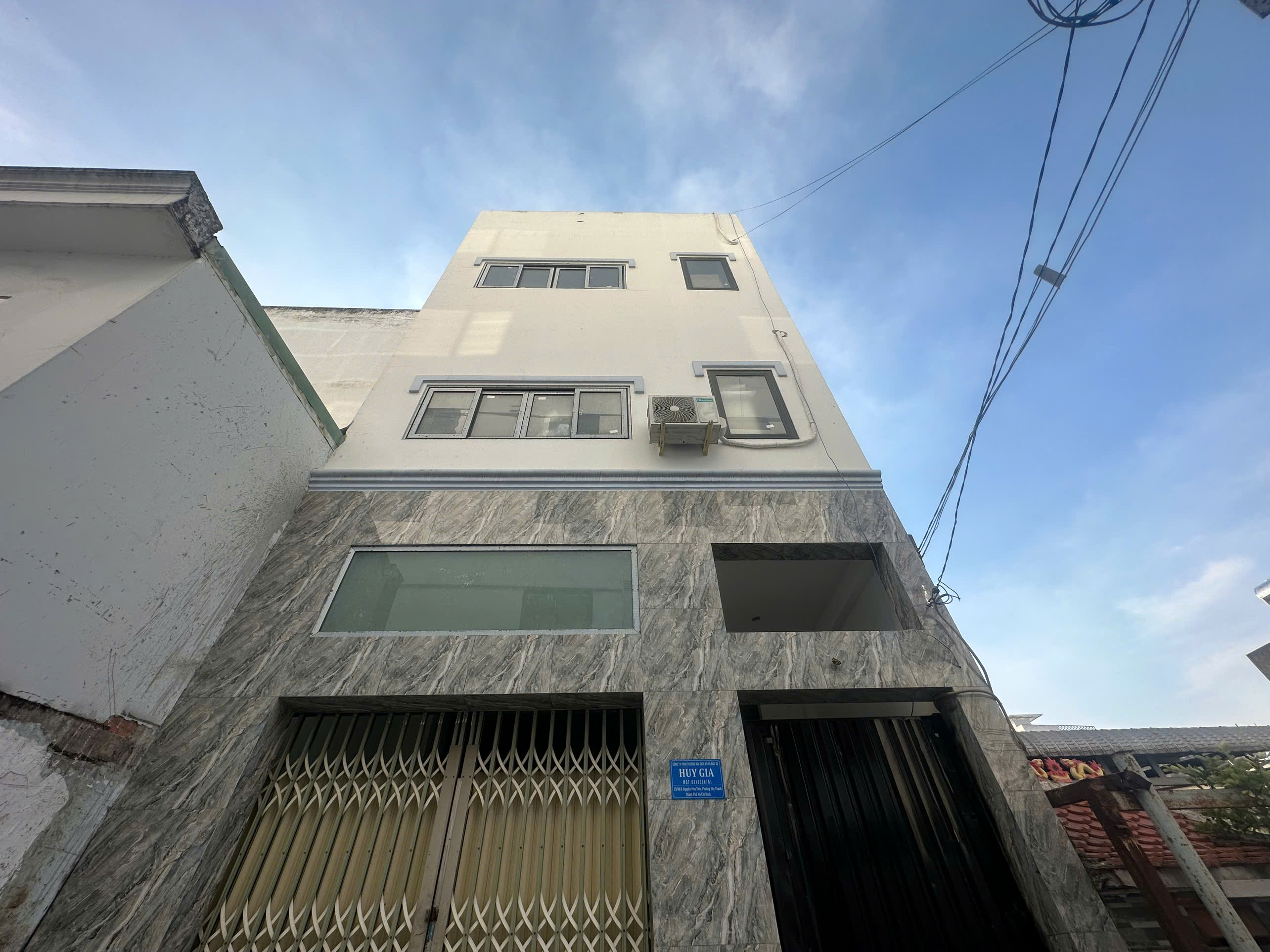  (Tin thật 100%) Bán tòa CHDV 140m2 (5,2 x 26m) x 18P tại Nguyễn Hữu Tiến - DT 900 triệu ~ 7,5%/ năm 