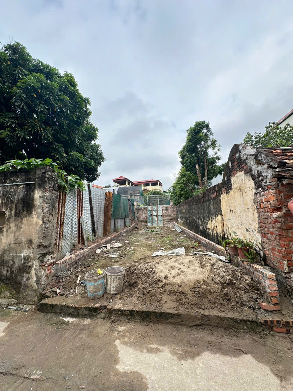  Làng Sủi, Phú Thị  DT 41m - MT 3,5m  Giá chưa thương lượng chỉ 3,9 tỷ 