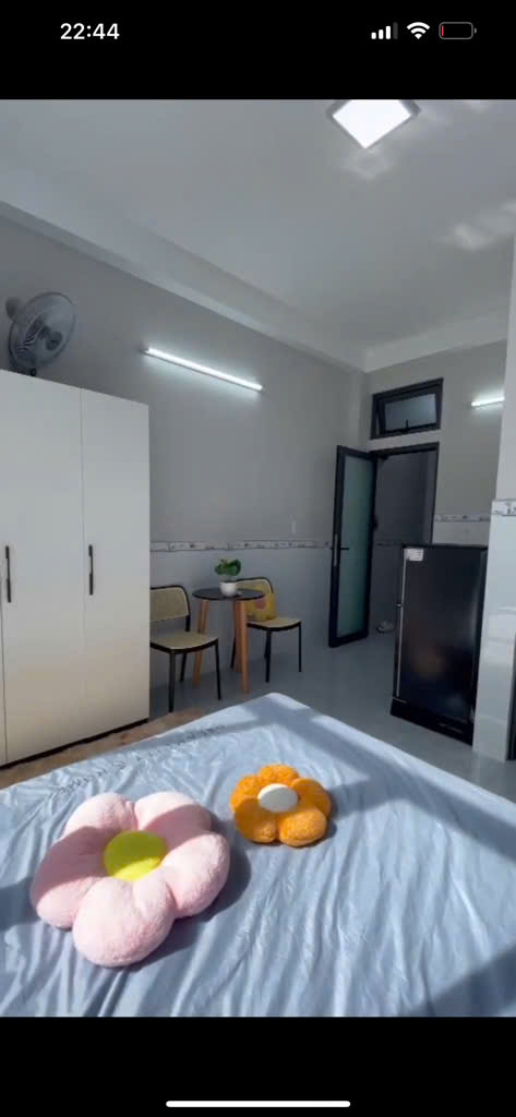  Homestay 5PN, Lạc Long Quân, ngang 4m, dài 14m, full sổ Kết cấu 3 tầng, 5pn và 6wc - giá bất ngờ nhỉn 6ty 