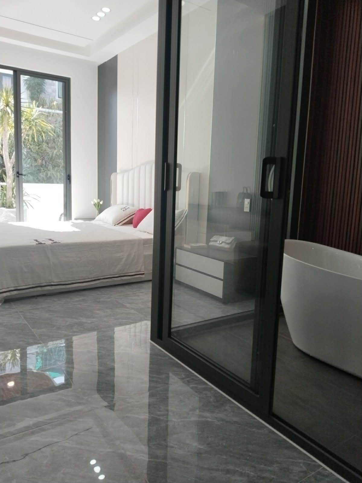  Bán nhà MT  Nguyễn Hữu Thọ 173m² giá 17,8 tỷ, kinh doanh tốt, sẵn dòng tiền 