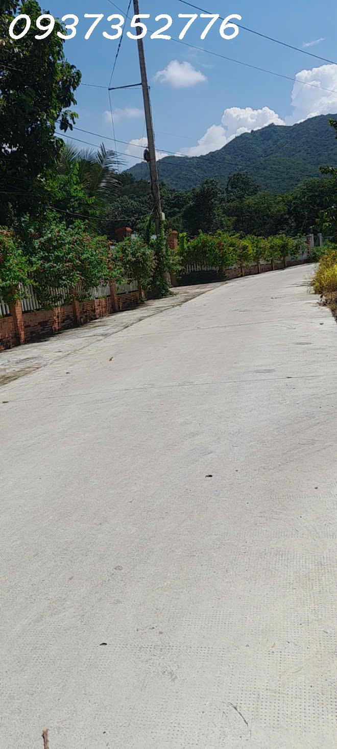  Cần bán siêu phẩm đất thổ cư 13.000m2 ngay tại trung tâm xã Châu Pha , có suối bao quanh 