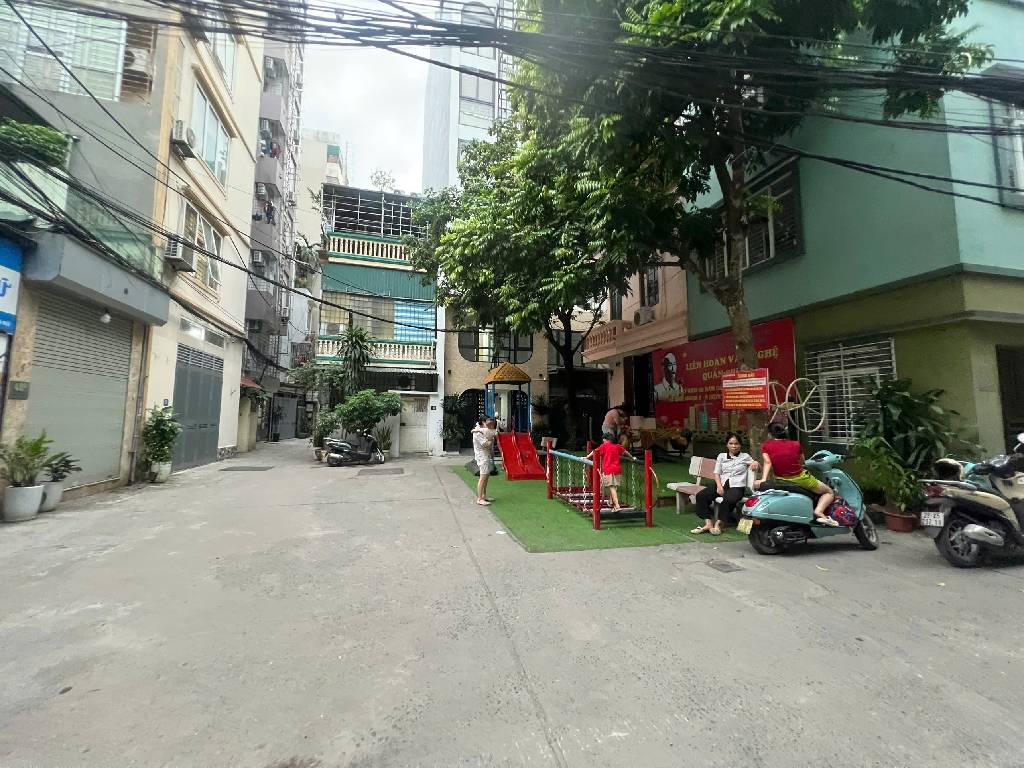  bán gấp nhà Vương Thừa Vũ 86m mặt tiền rộng, sát ô tô đỗ 