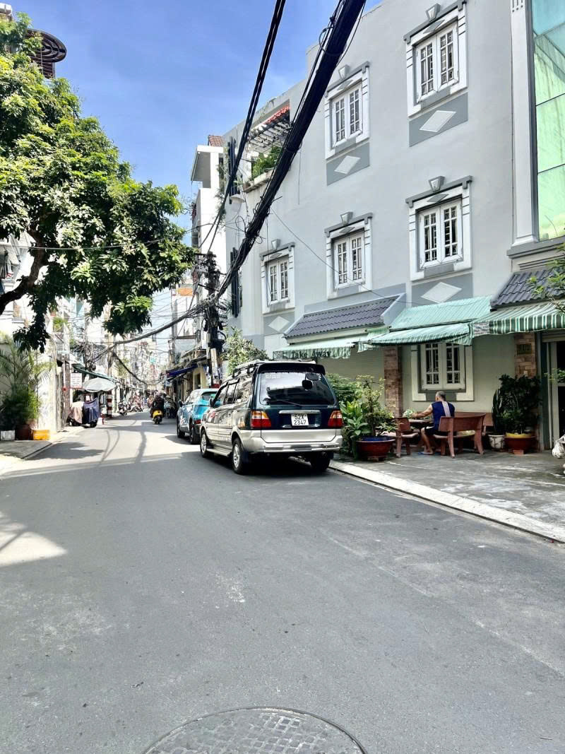  Bán nhà Mặt tiền Nguyễn Thanh Tuyền - gần Lê Văn Sỹ, 5,5x17m, 4 tầng - 6PN, chỉ 14,5 tỷ. 