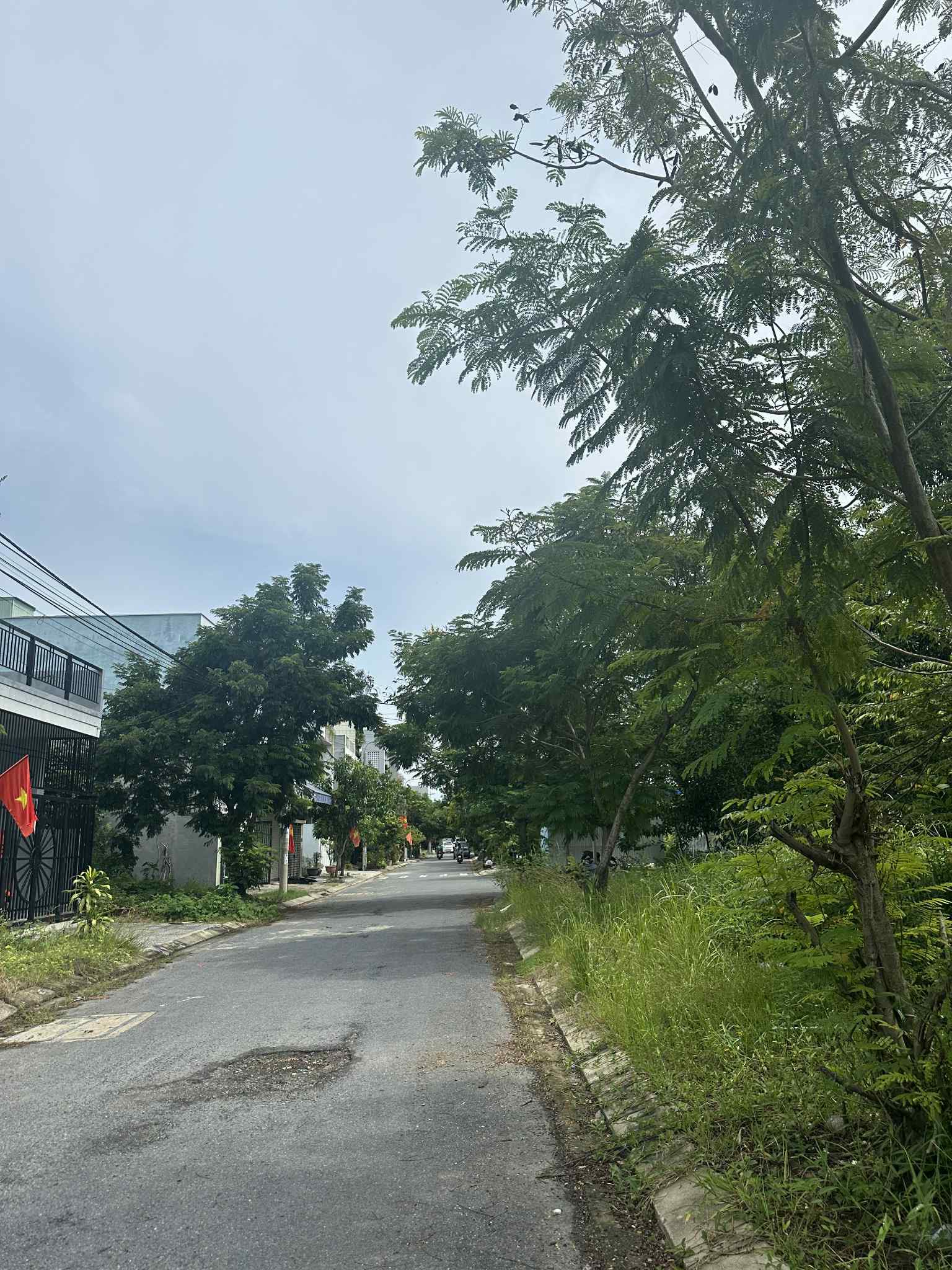  Bán lô đất đường HOÀ PHÚ 11 - gần Công Viên thoáng mát .Dt 100m2 giá 5ty190 LH 0942992361 