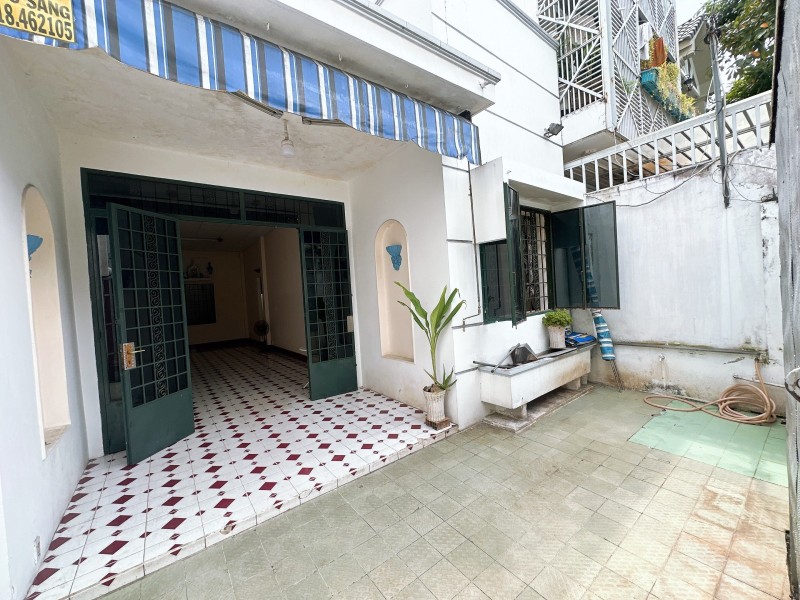  Bán nhà mặt phố Hiệp Phú, Q.9, TP HCM. DT  98m2, một trệt giá 6.9 tỷ, sổ hồng đầy đủ. Liên hệ 0933125879. 